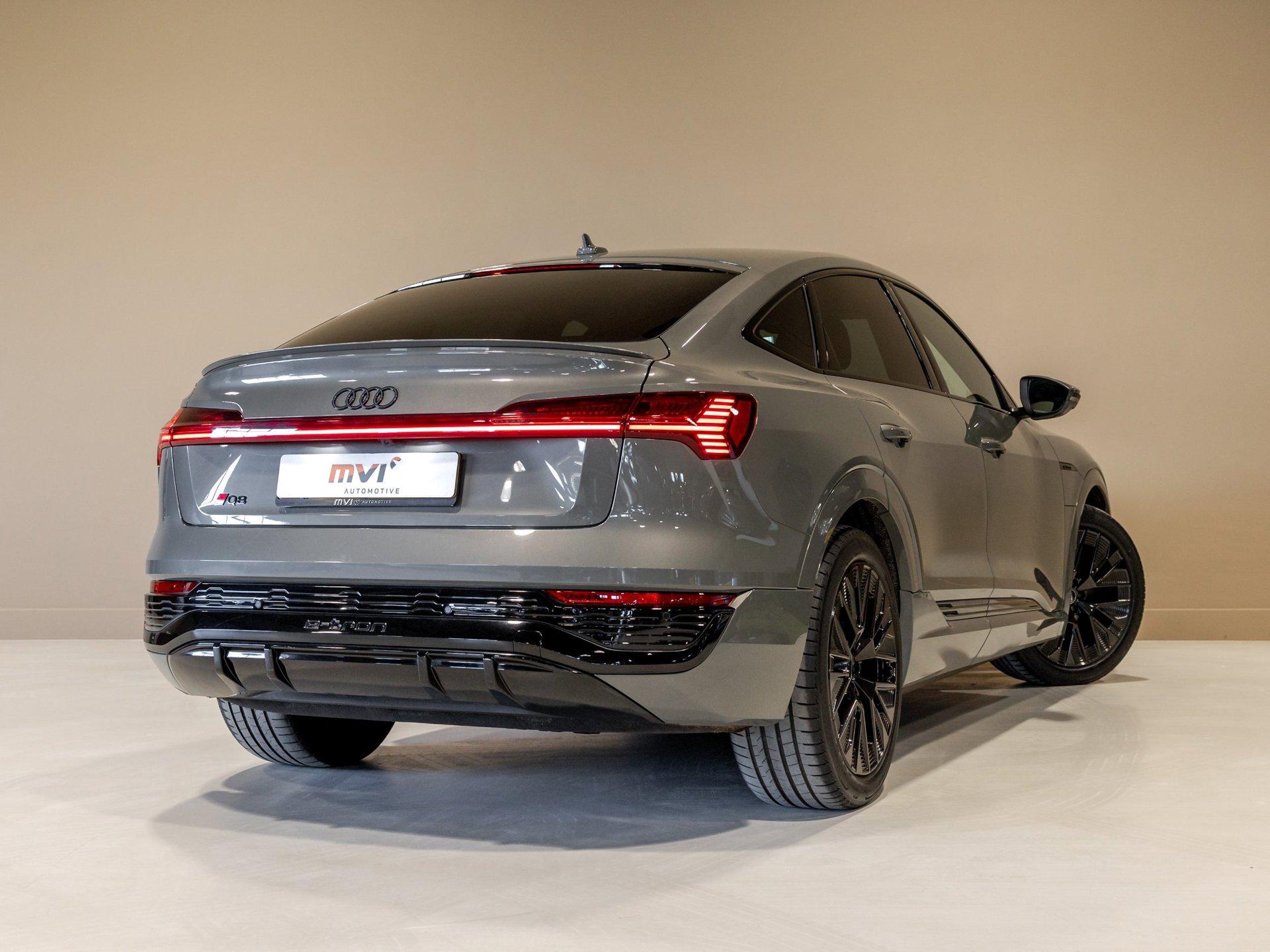 Foto van Audi Q8 Sportback 50 E-tron