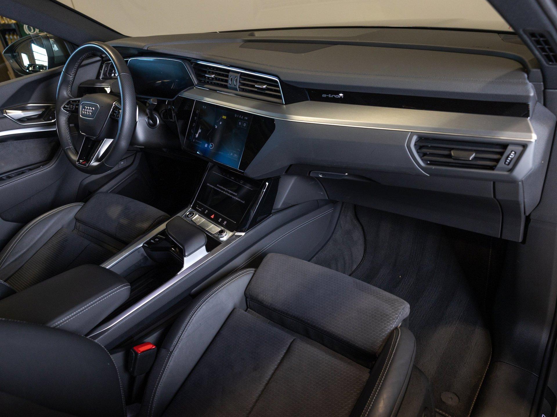 Foto van Audi Q8 Sportback 50 E-tron