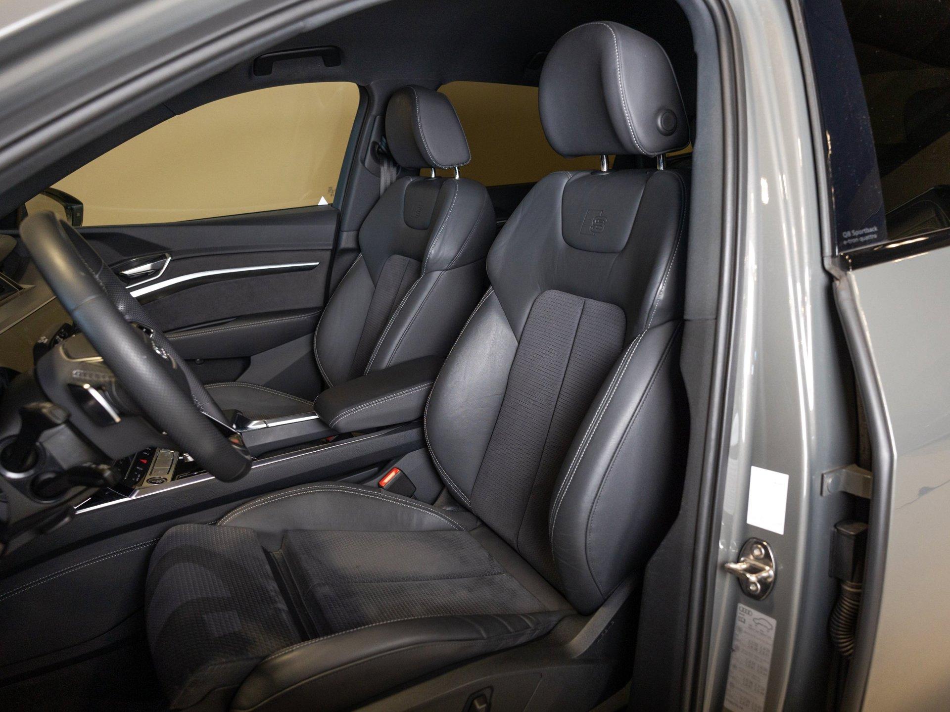 Foto van Audi Q8 Sportback 50 E-tron