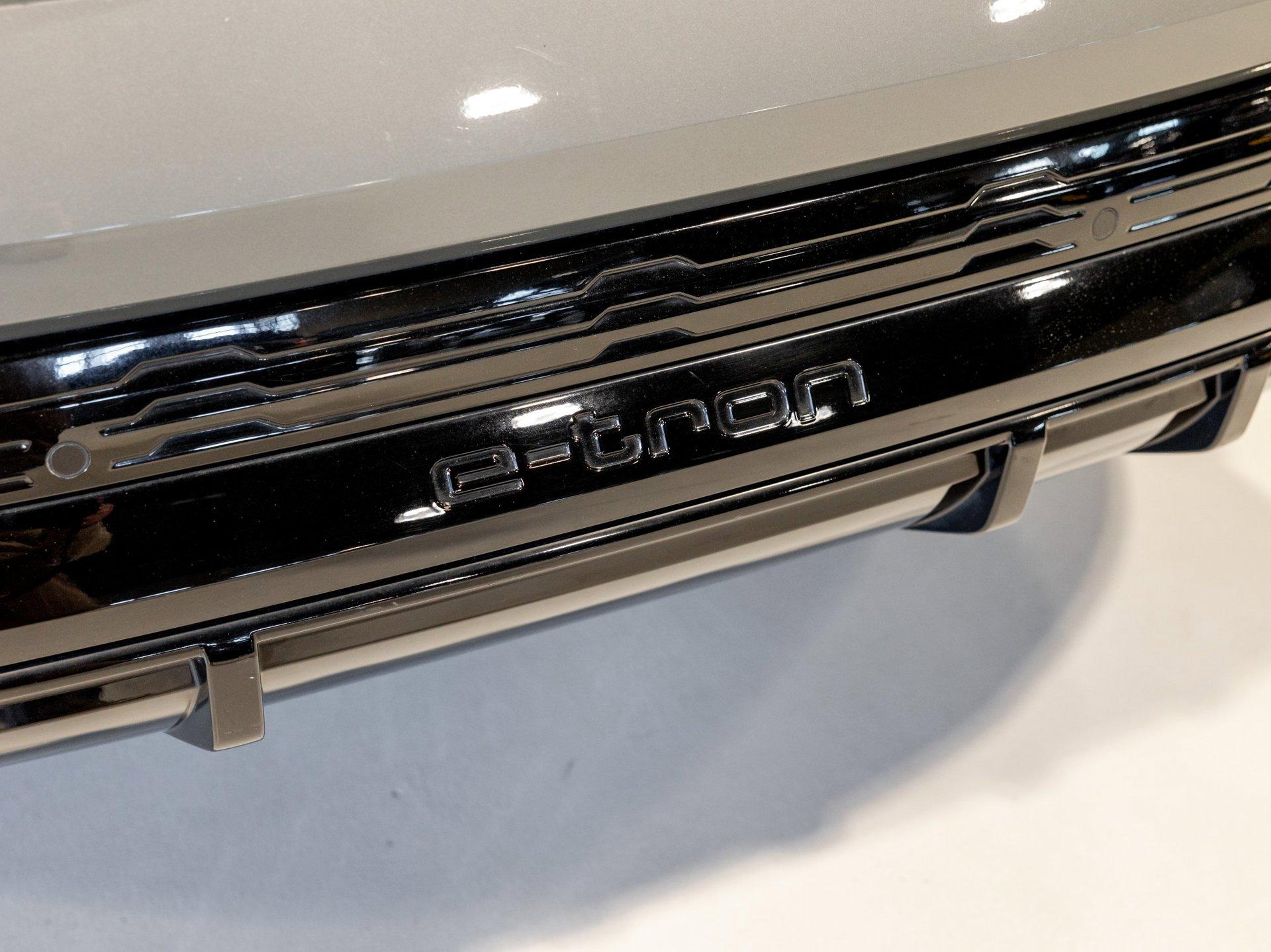 Foto van Audi Q8 Sportback 50 E-tron