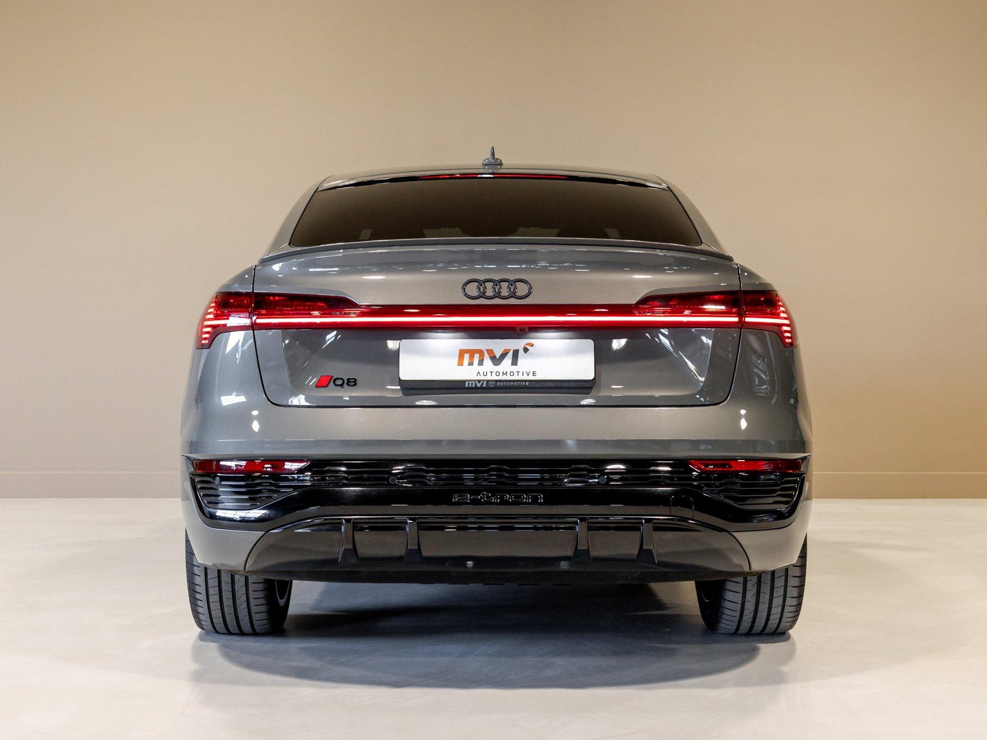 Foto van Audi Q8 Sportback 50 E-tron