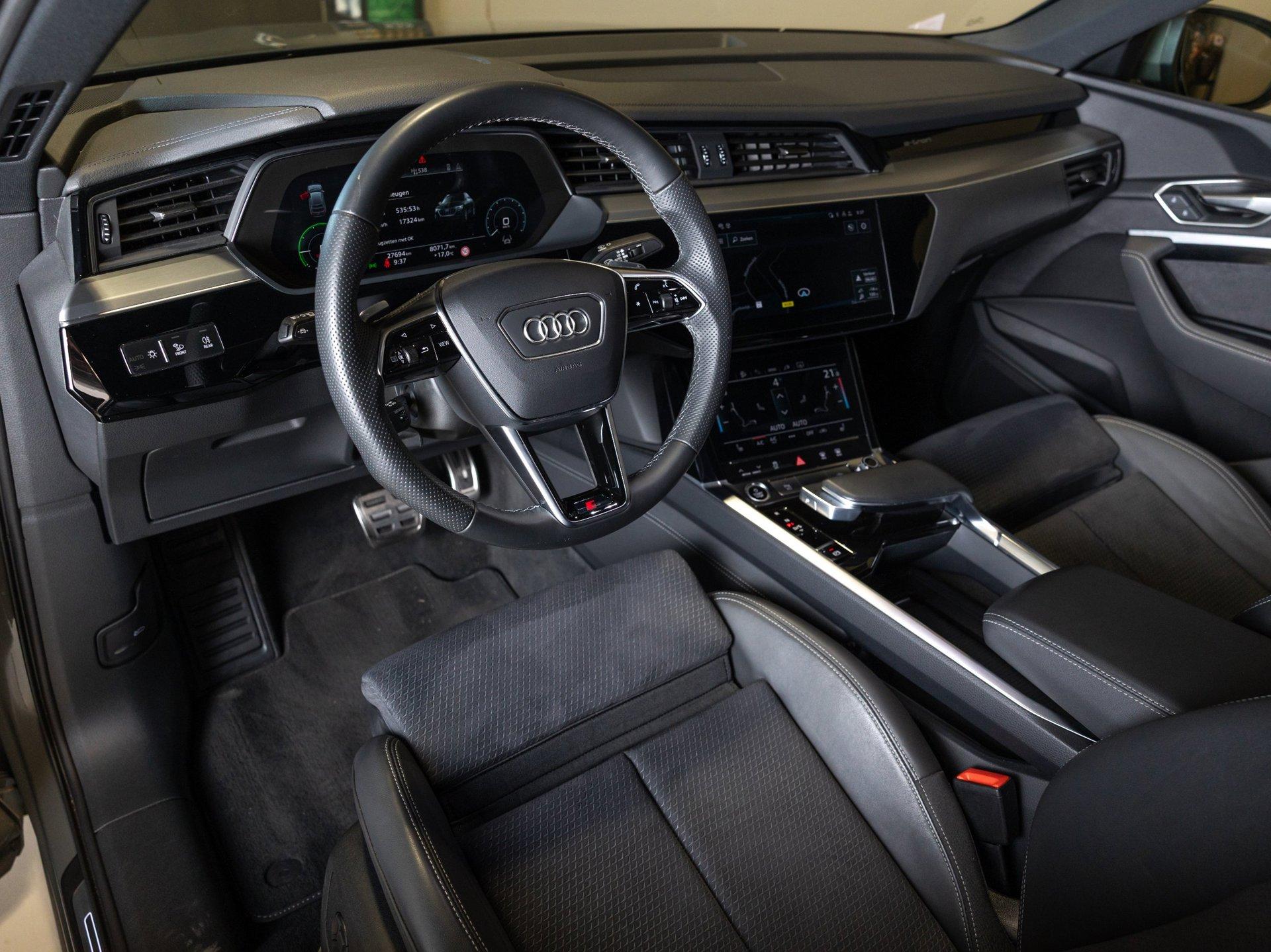 Foto van Audi Q8 Sportback 50 E-tron