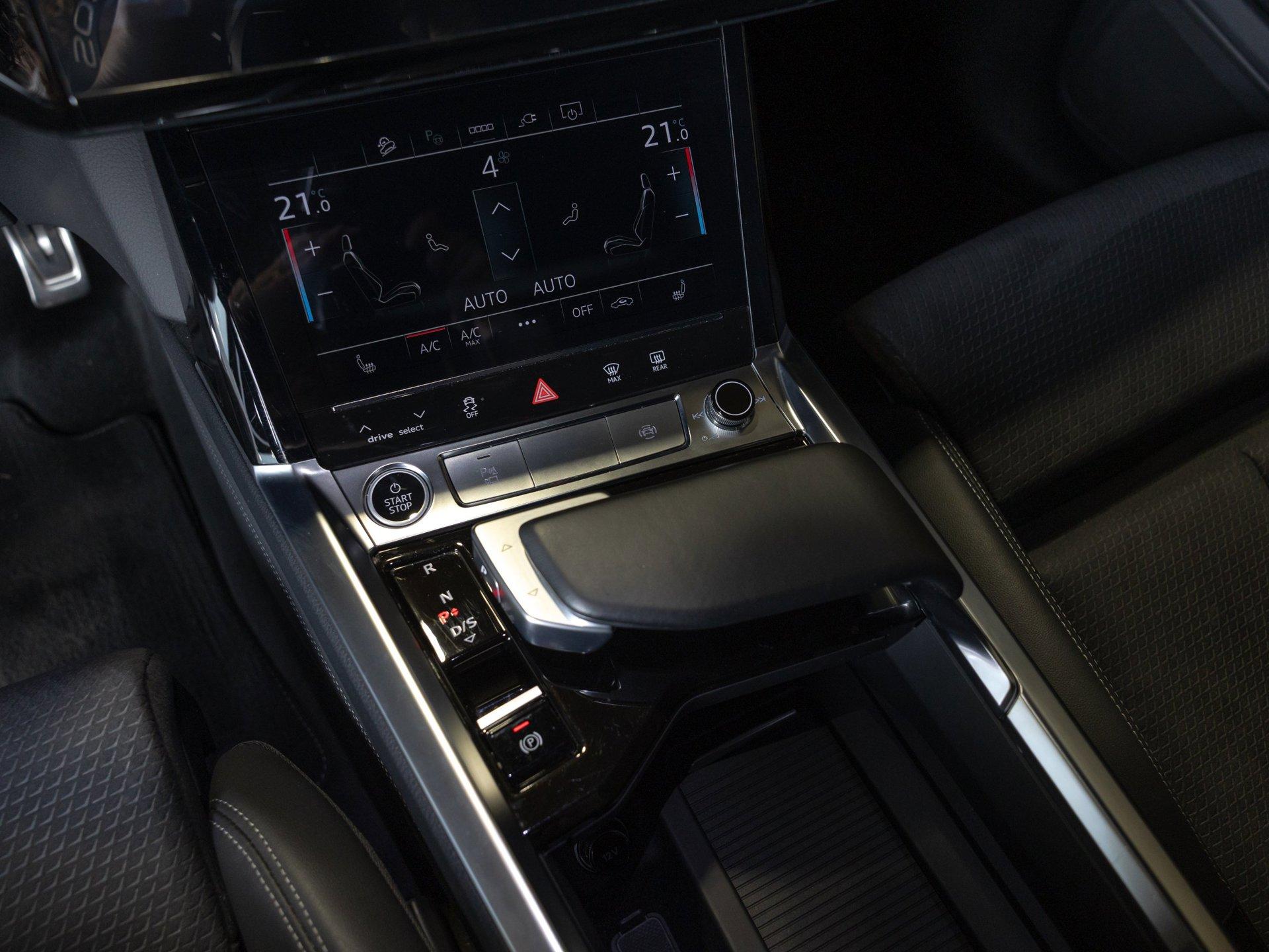 Foto van Audi Q8 Sportback 50 E-tron