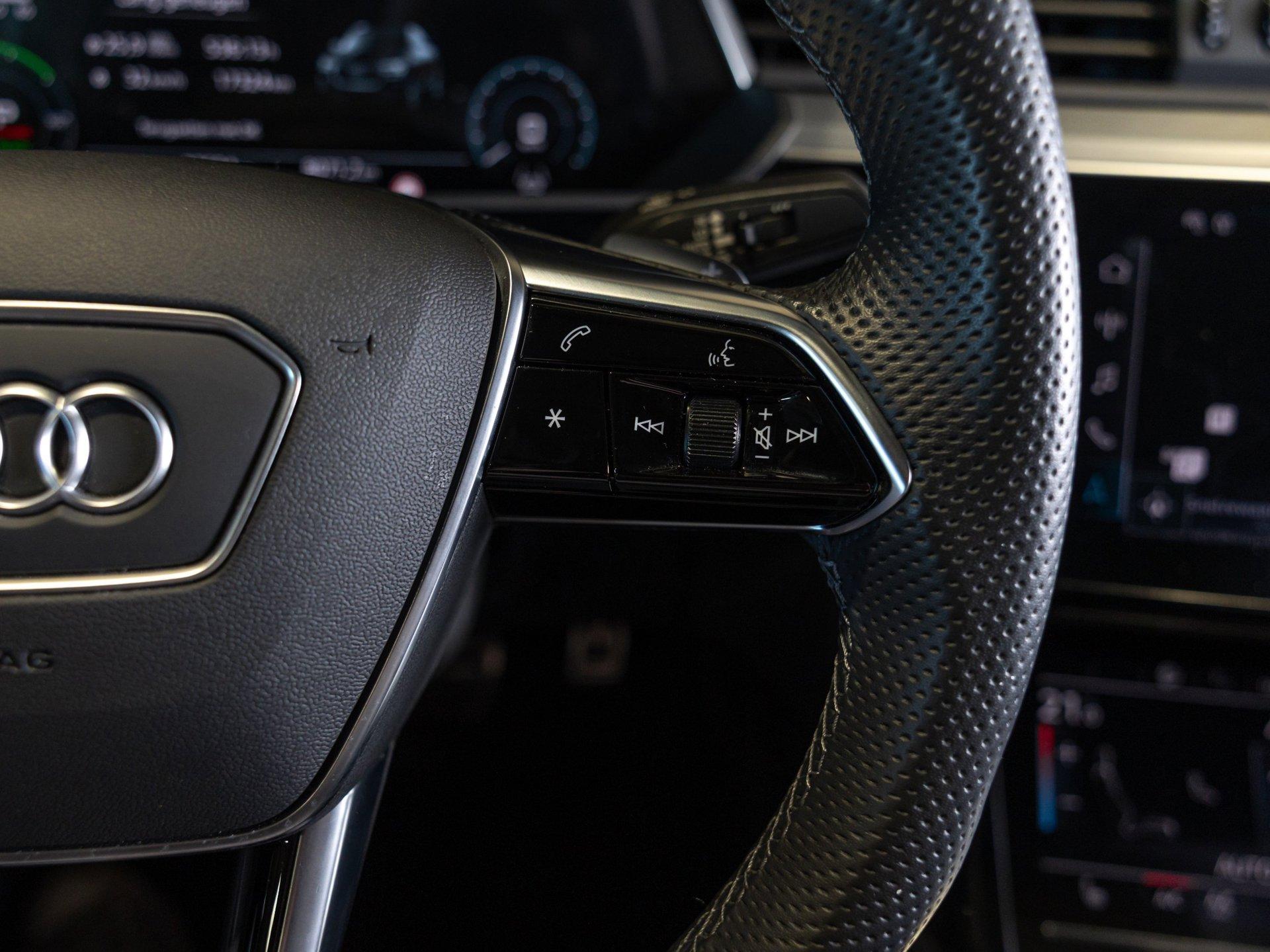 Foto van Audi Q8 Sportback 50 E-tron