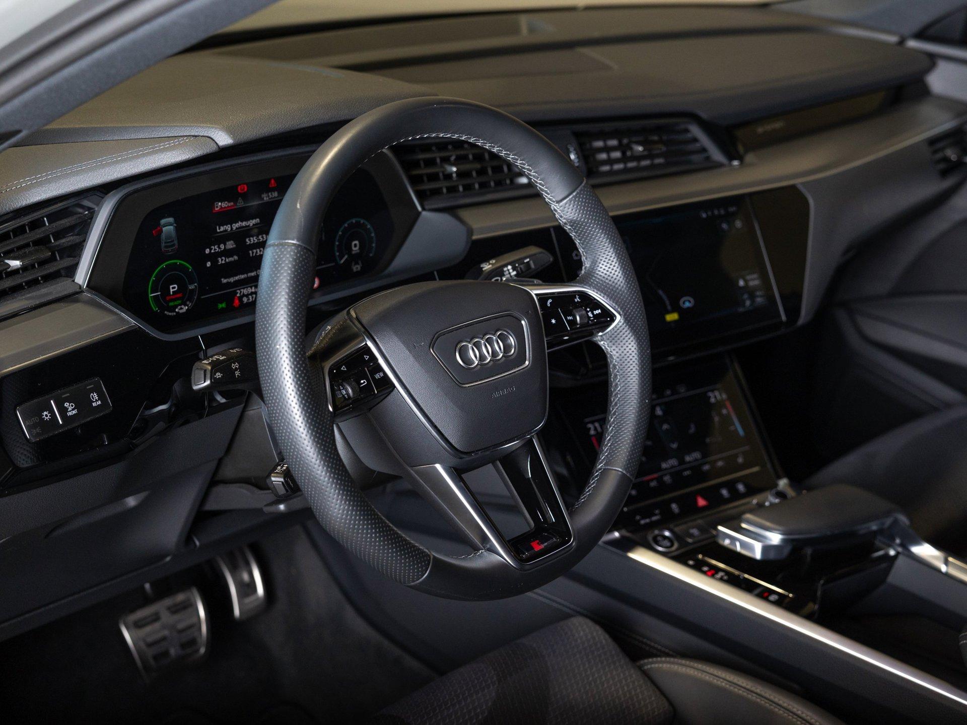 Foto van Audi Q8 Sportback 50 E-tron