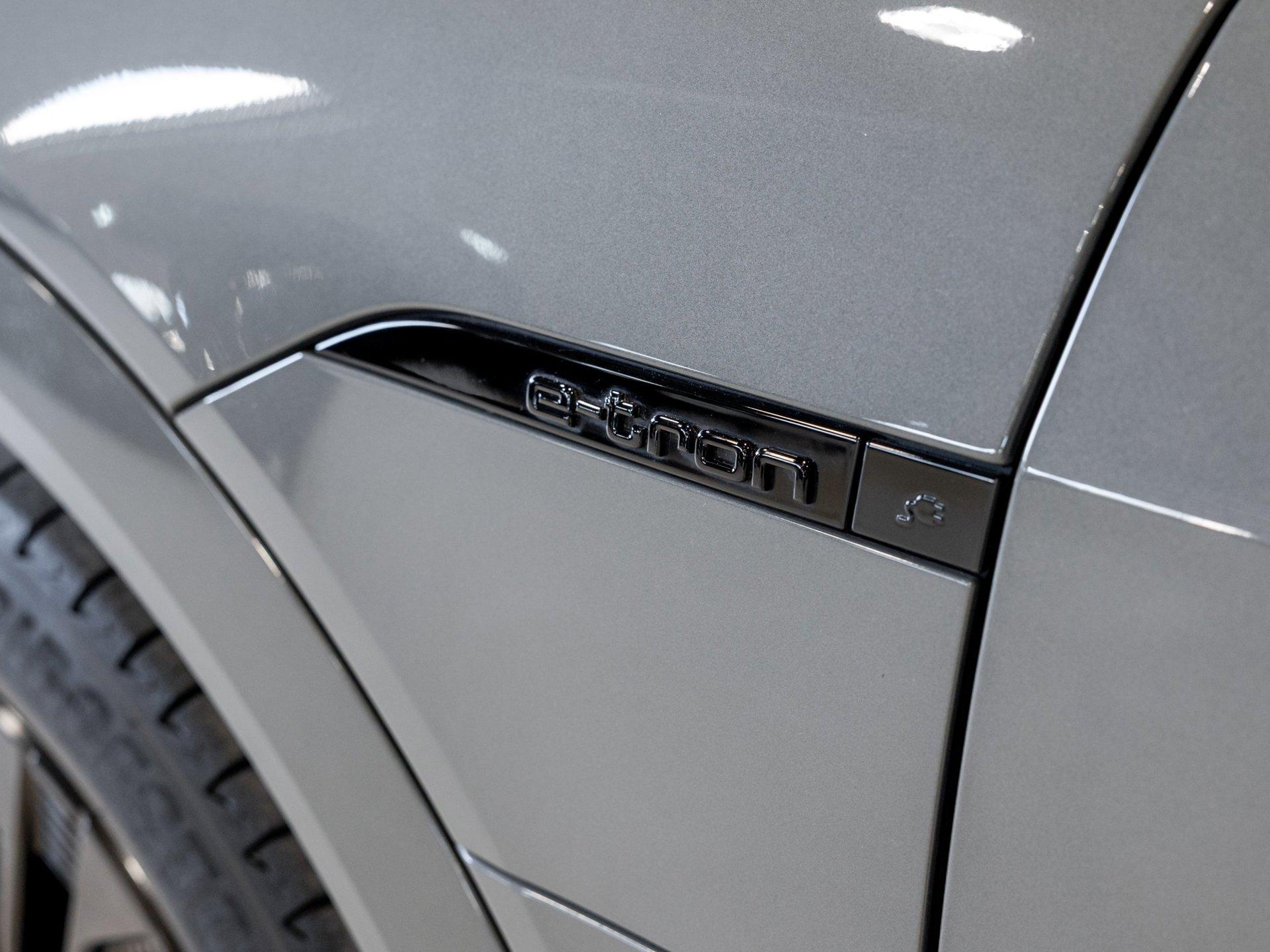Foto van Audi Q8 Sportback 50 E-tron