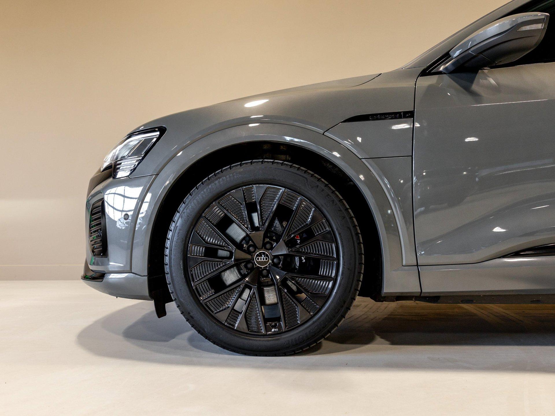 Foto van Audi Q8 Sportback 50 E-tron