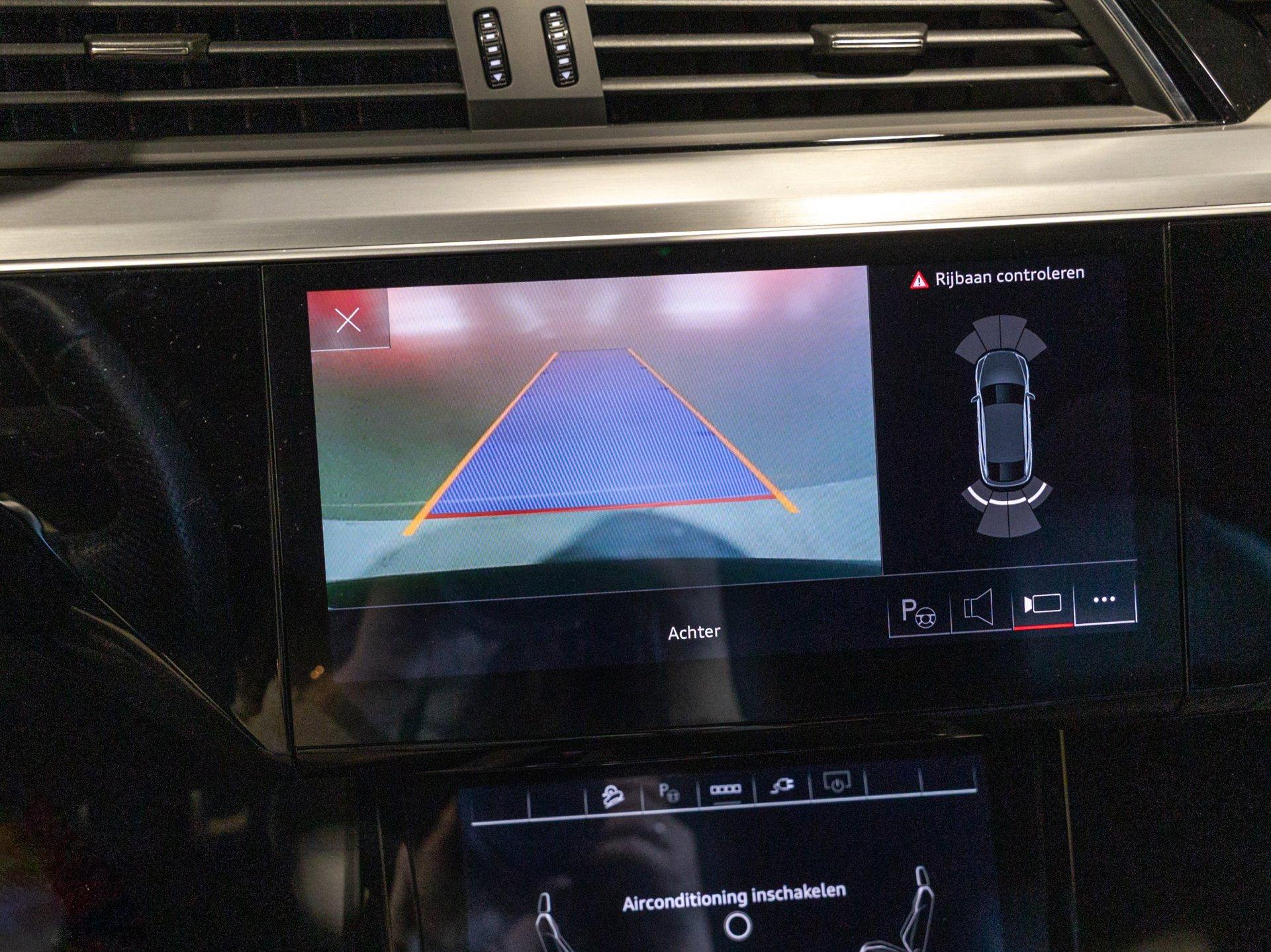 Foto van Audi Q8 Sportback 50 E-tron