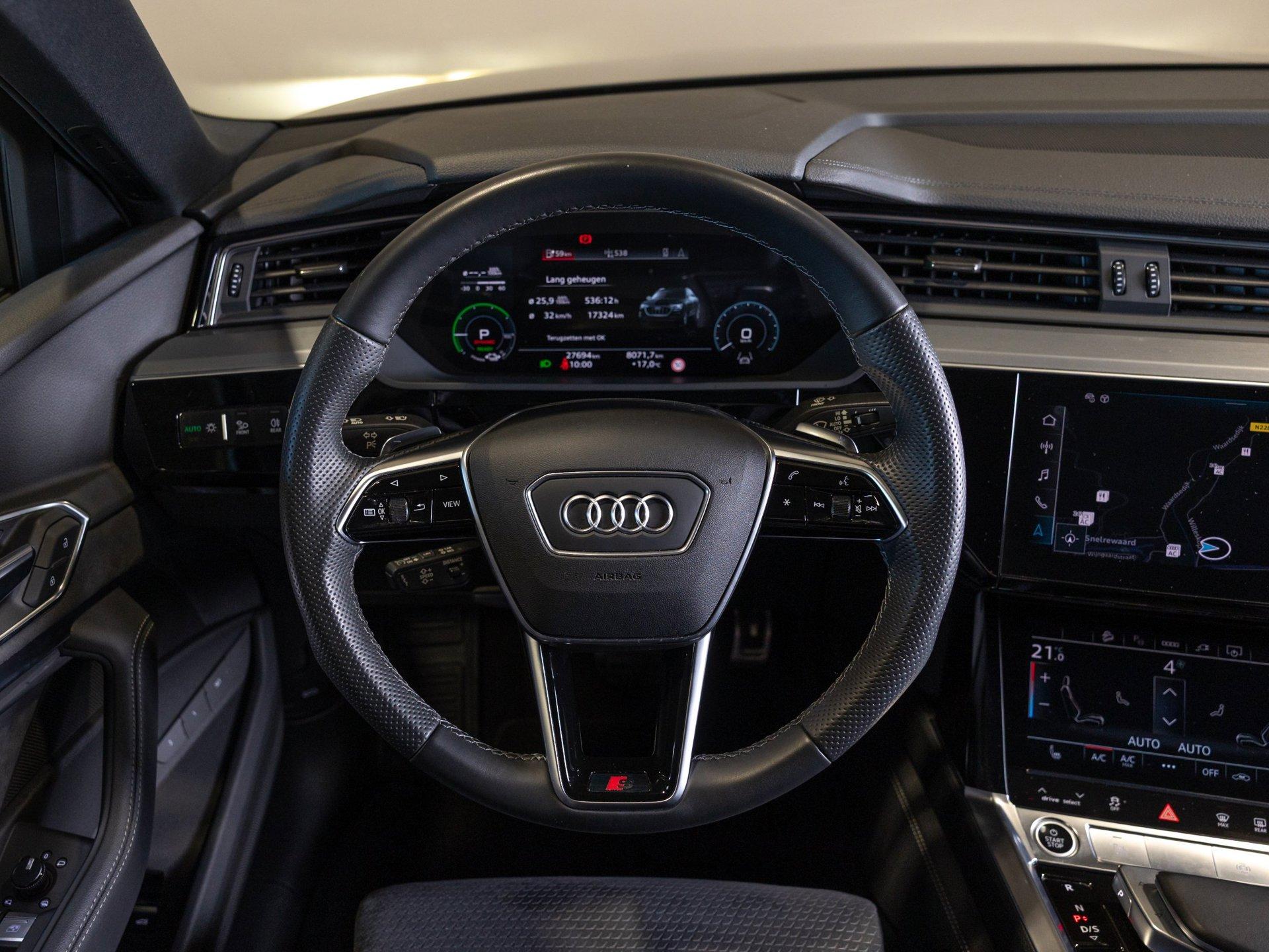 Foto van Audi Q8 Sportback 50 E-tron