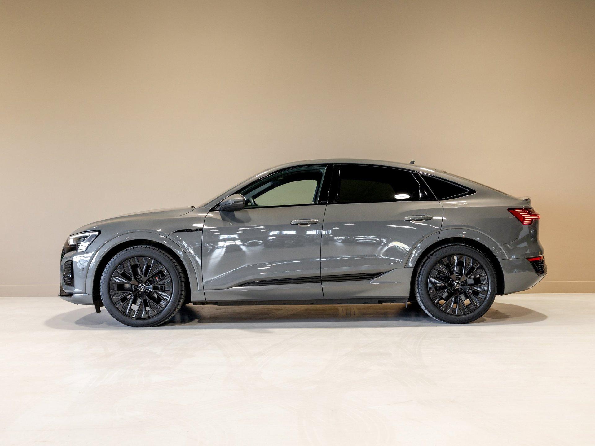 Foto van Audi Q8 Sportback 50 E-tron