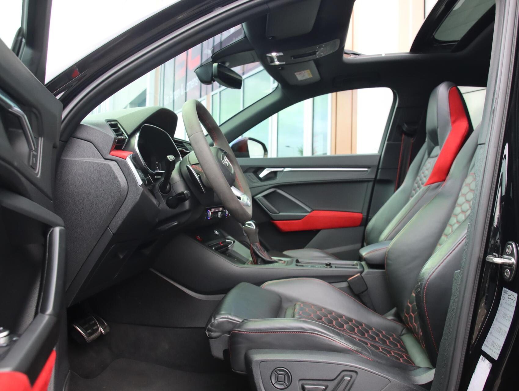Foto van Audi RS Q3 Sportback