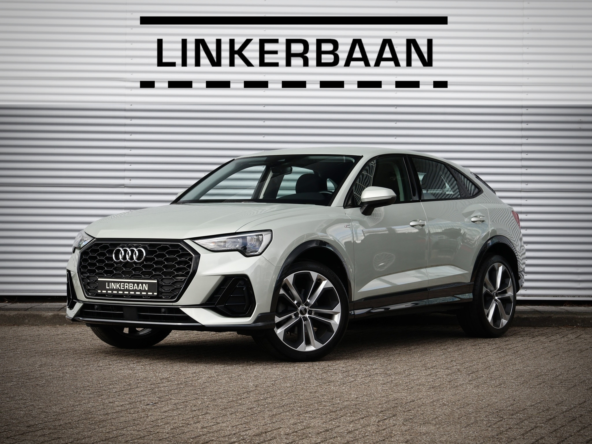 Audi Q3 Sportback 35 TFSI S edition | S-Line | Sonos | LED | Carplay | Trekhaak | 20 inch | 2023 - voorkant