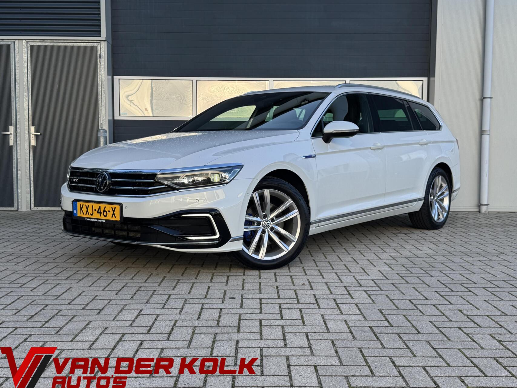 Volkswagen Passat Variant 1.4 TSI PHEV GTE Business | Digital Cockpit | IQ Drive | CarPlay | Camera | Adaptive Cruise | Climate 2020 - voorkant