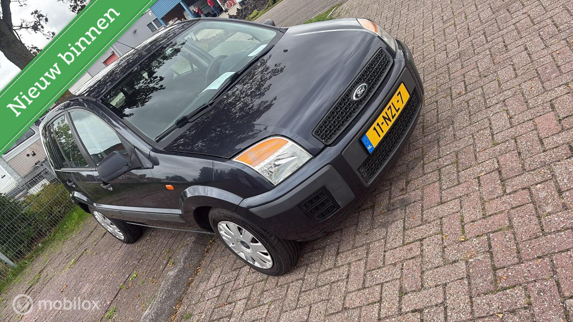 Ford Fusion 1.4-16V Style 2011 - voorkant