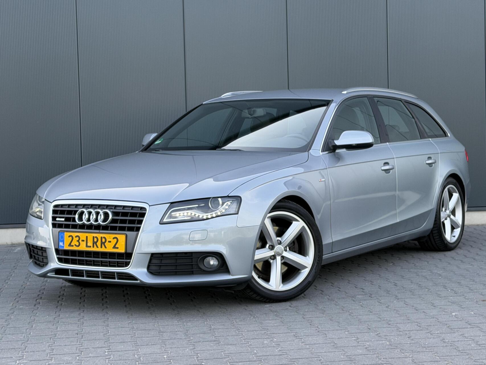 Audi Audi A4 1.8 TFSI Quattro 2x S-Line - Xenon - 2e Eigenaar - Complete Onderhoudshistorie 2010 - voorkant