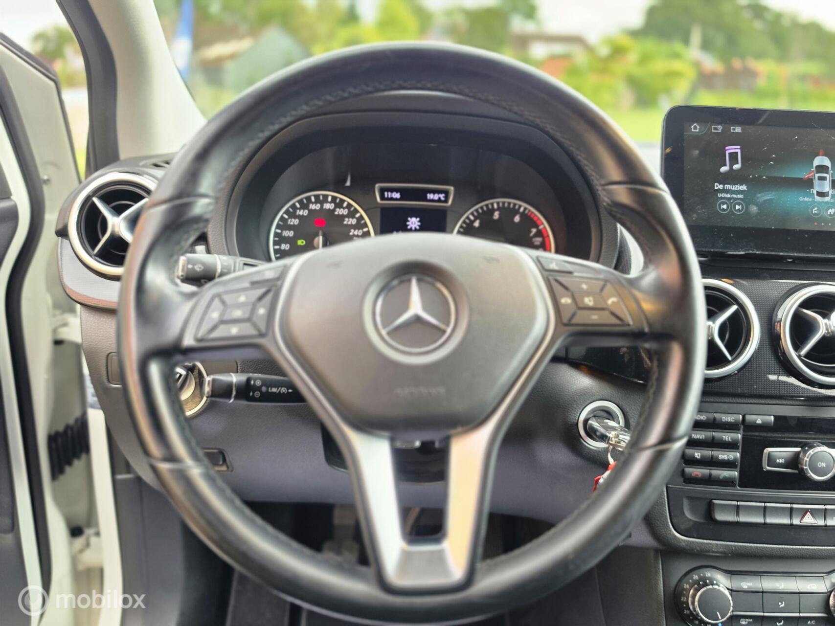 Foto van Mercedes-Benz B 200
