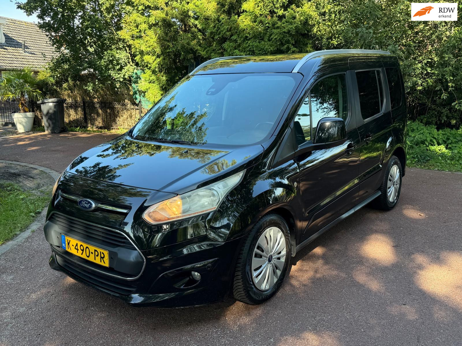 Ford Tourneo Connect 1.0 Trend / Pano/ PDC/ Trekhaak/ APK / 2014 - voorkant
