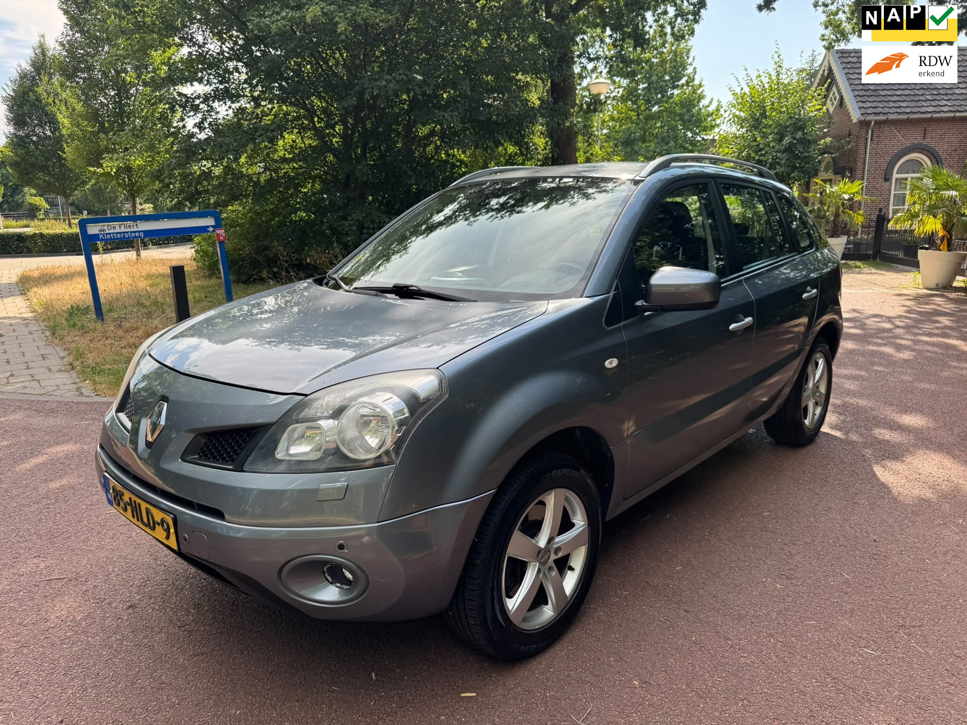 Renault Koleos 2.5 Dynamique Pack / Airco / NAP / Apk / pdc / Aux 2009 - voorkant