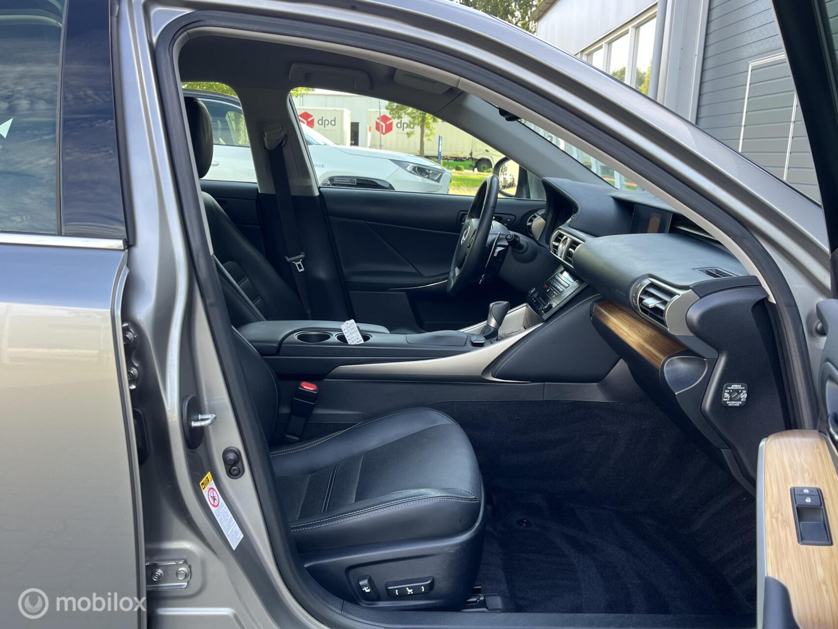 Foto van Lexus Lexus Is300h