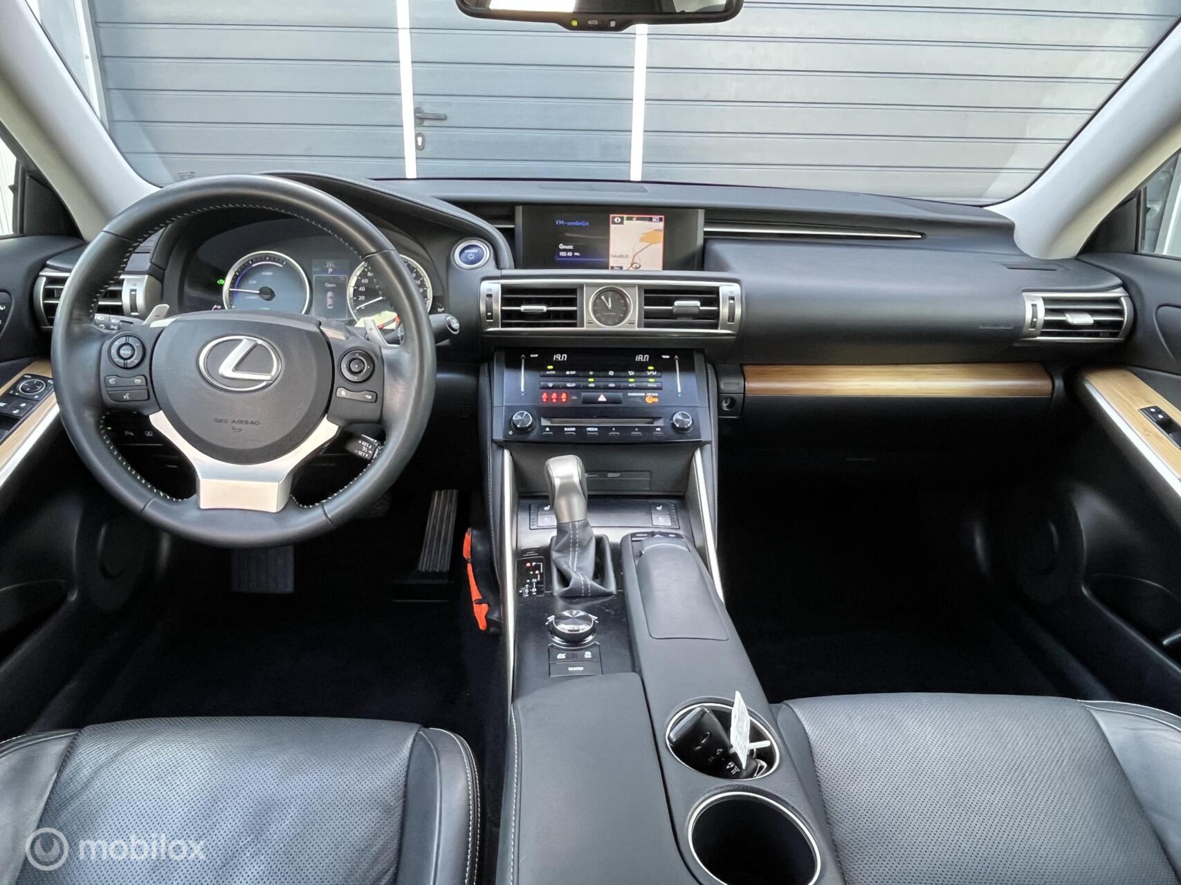 Foto van Lexus Lexus Is300h