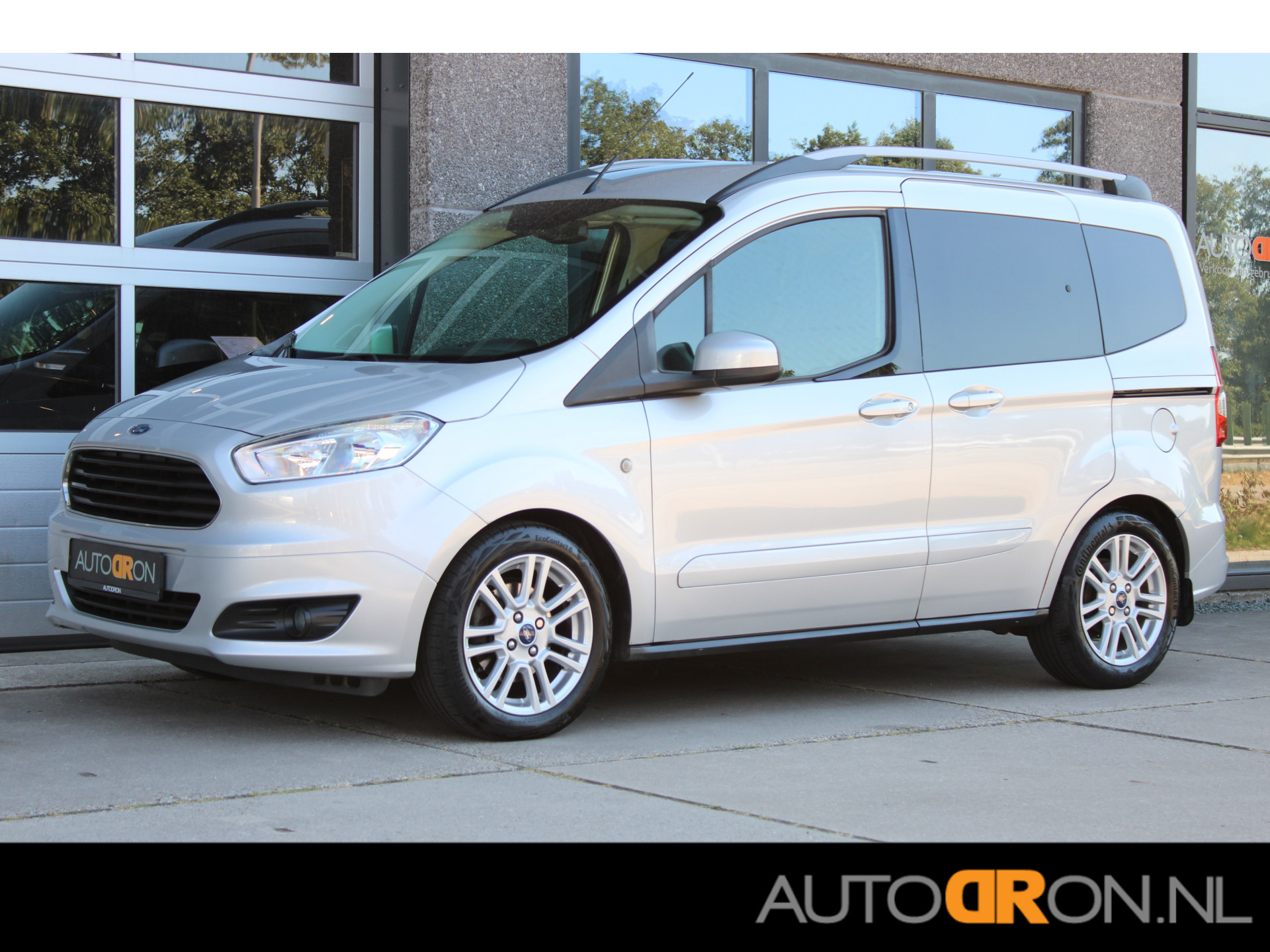 Ford Tourneo Courier 1.0 Titanium 2016 - voorkant