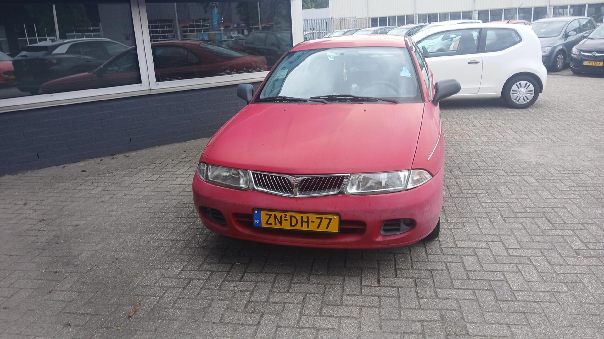 Foto van Mitsubishi Carisma