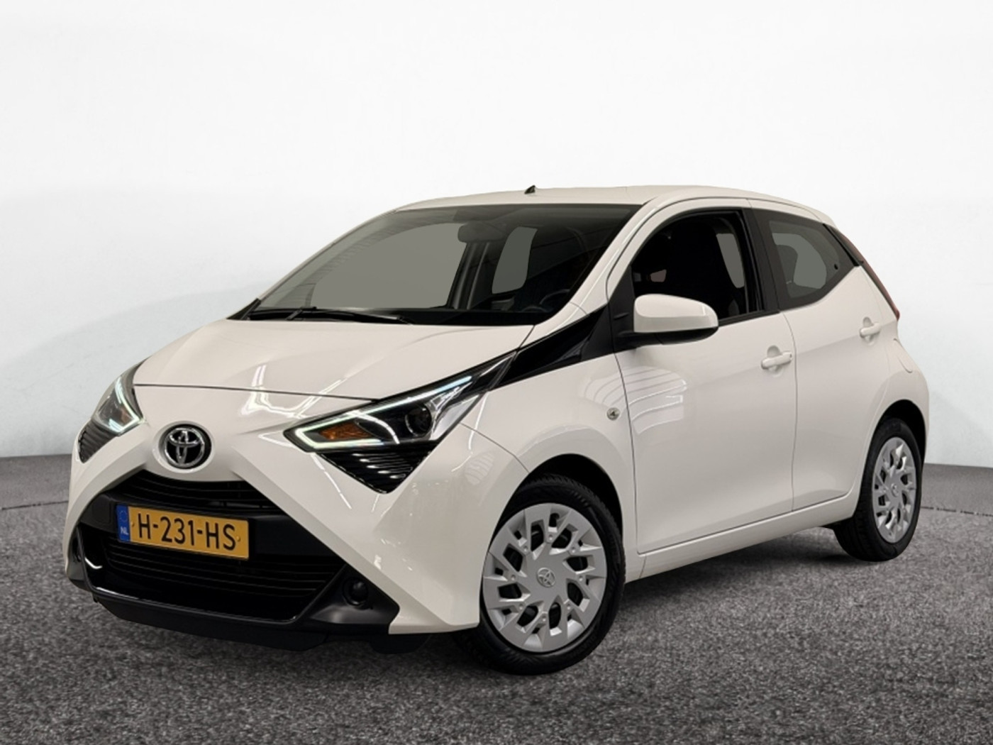 Toyota Toyota Aygo 1.0 VVT-i x-play| Camera| CarPlay| Cruise| Airco 2020 - voorkant