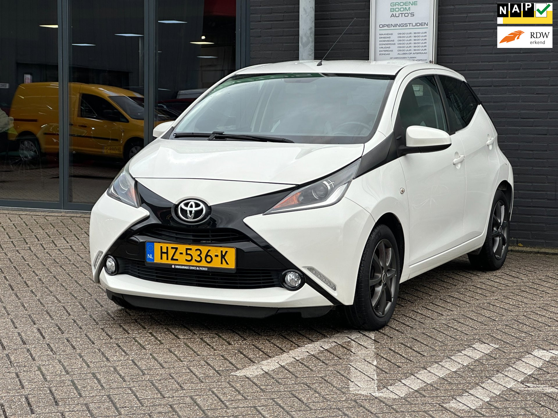 Toyota Toyota Aygo 1.0 VVT-i x-play/NAVI/CAMERA/AIRCO/ NL-AUTO NAP!! 2016 - voorkant