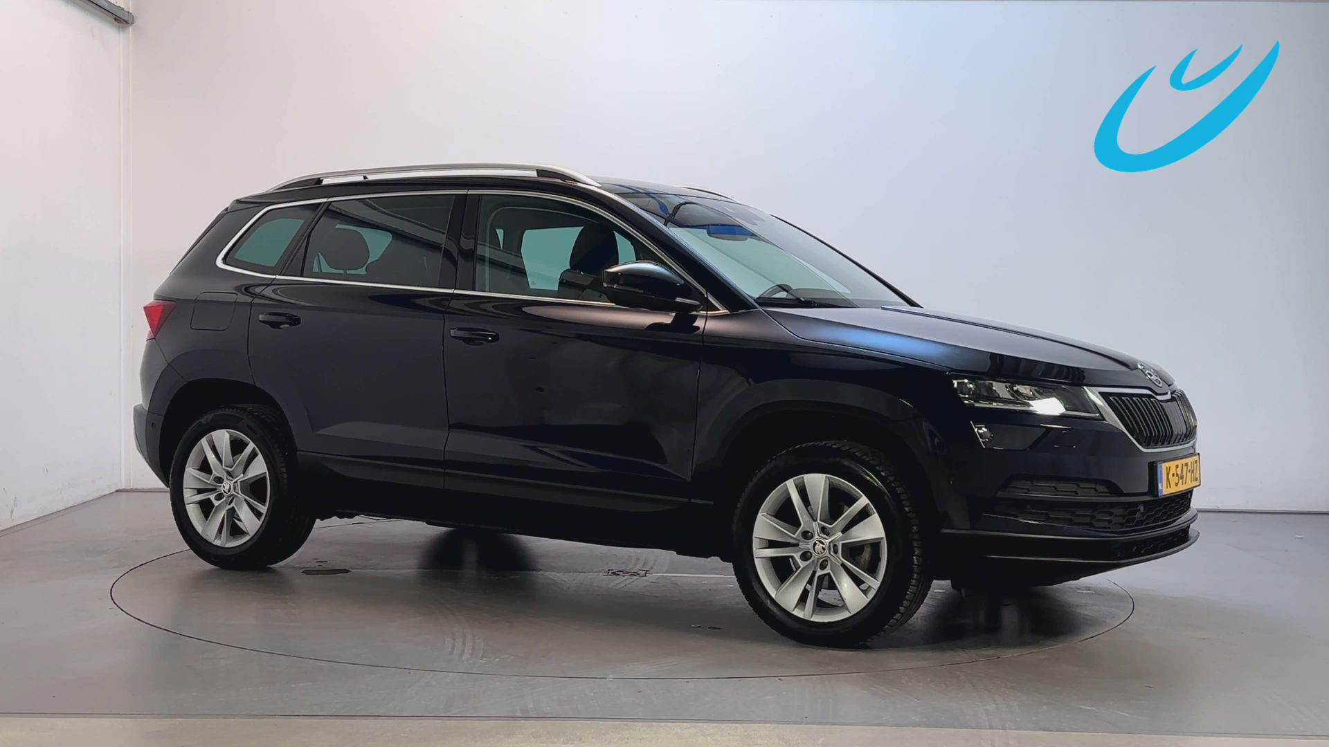Skoda Karoq 1.5 TSI 150pk DSG ACT Business Edition Plus LED Sfeerverlichting Stoelverwarming Navigatie 2021 - voorkant