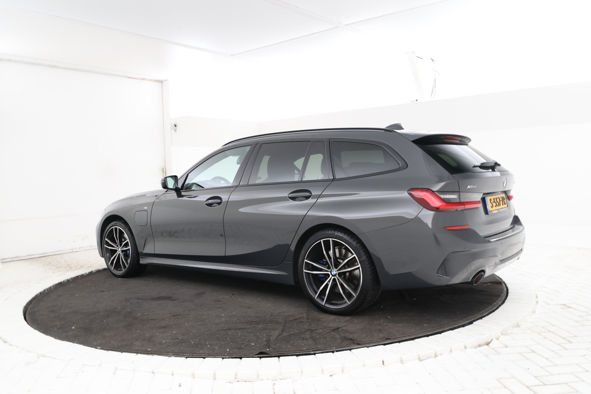 Foto van BMW 330e xDrive