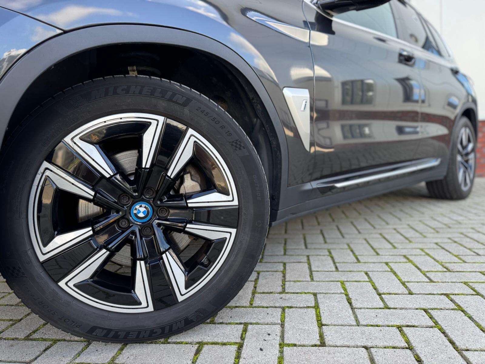 Foto van BMW Ix3
