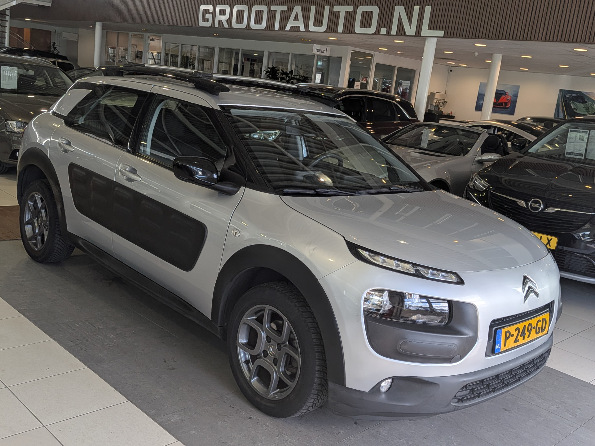 Citroen C4 Cactus 1.2 PureTech Business 2017 - voorkant