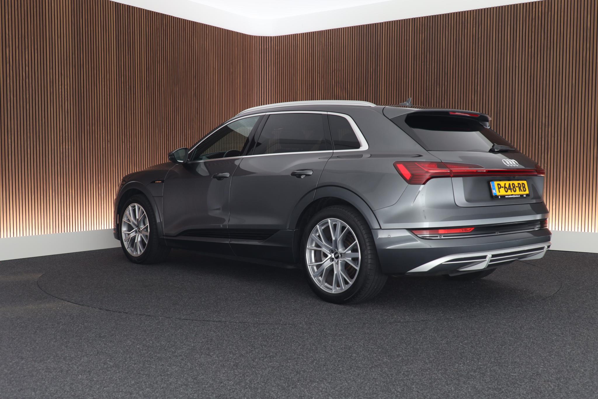 Foto van Audi E-tron 55