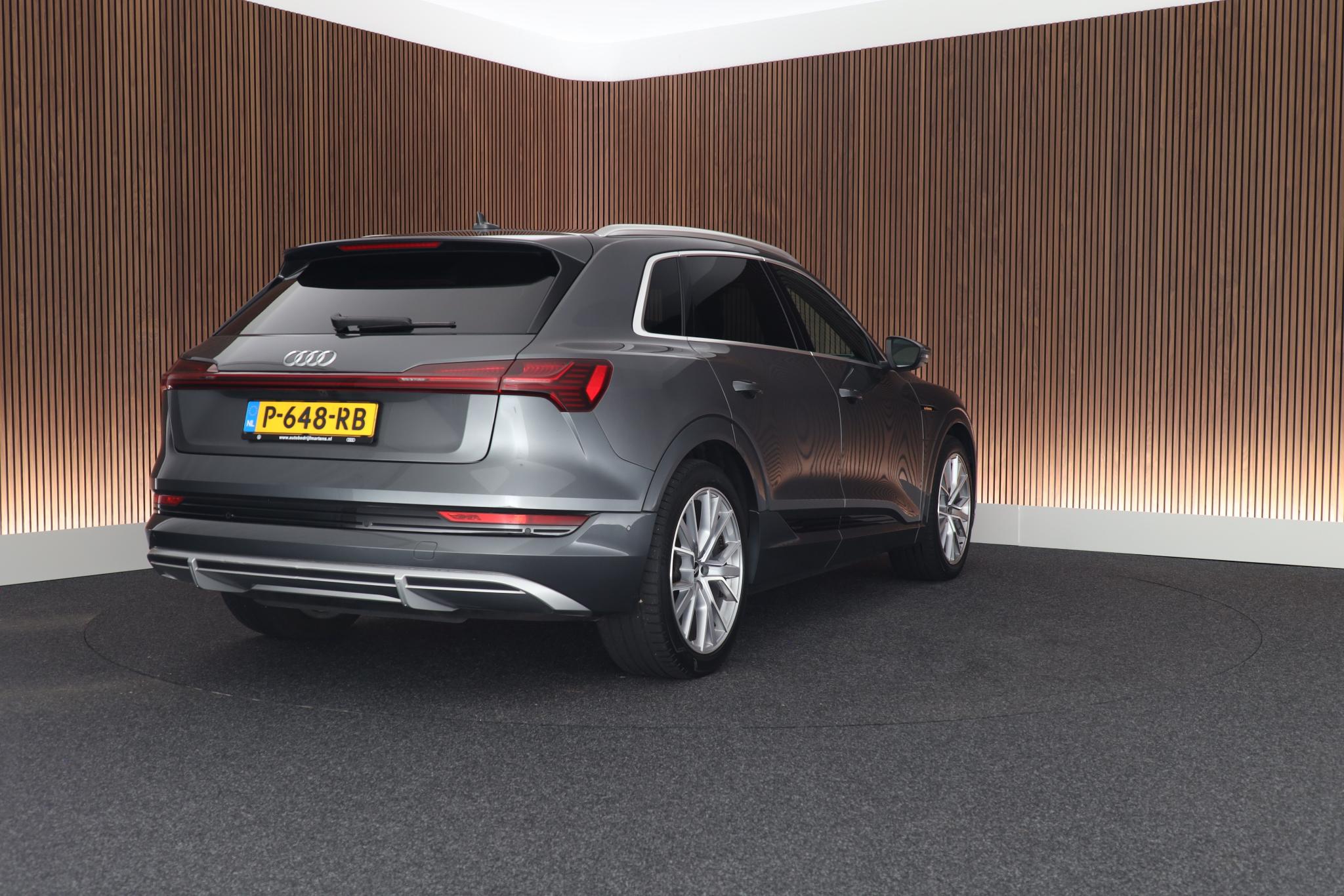 Foto van Audi E-tron 55