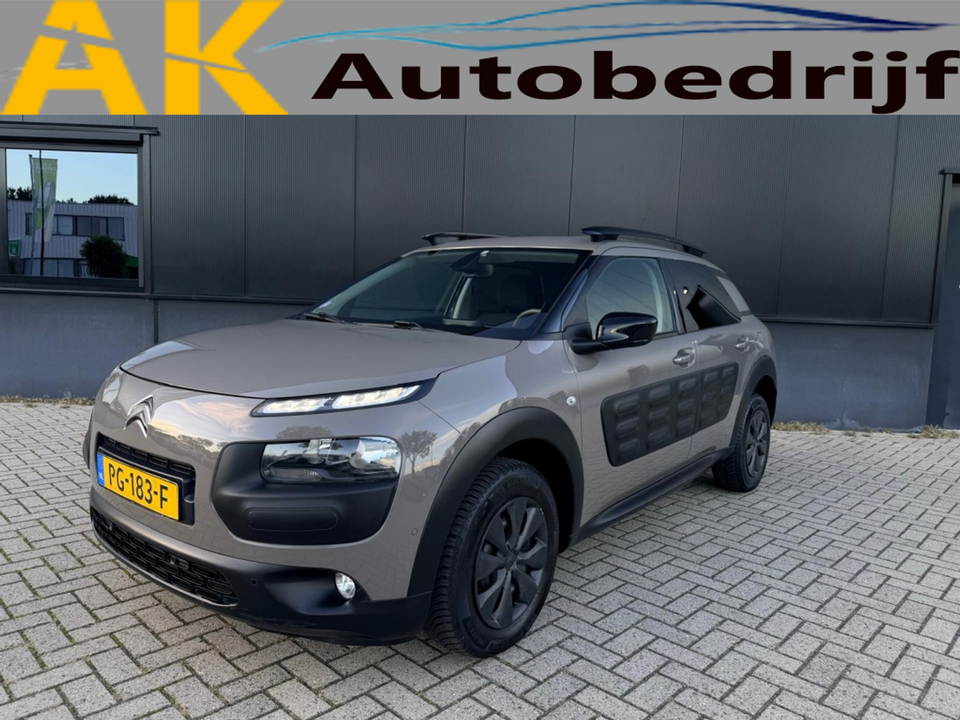 Citroen C4 Cactus 1.2 PureTech Shine Automaat|Camera|Distributie|navigation 2017 - voorkant