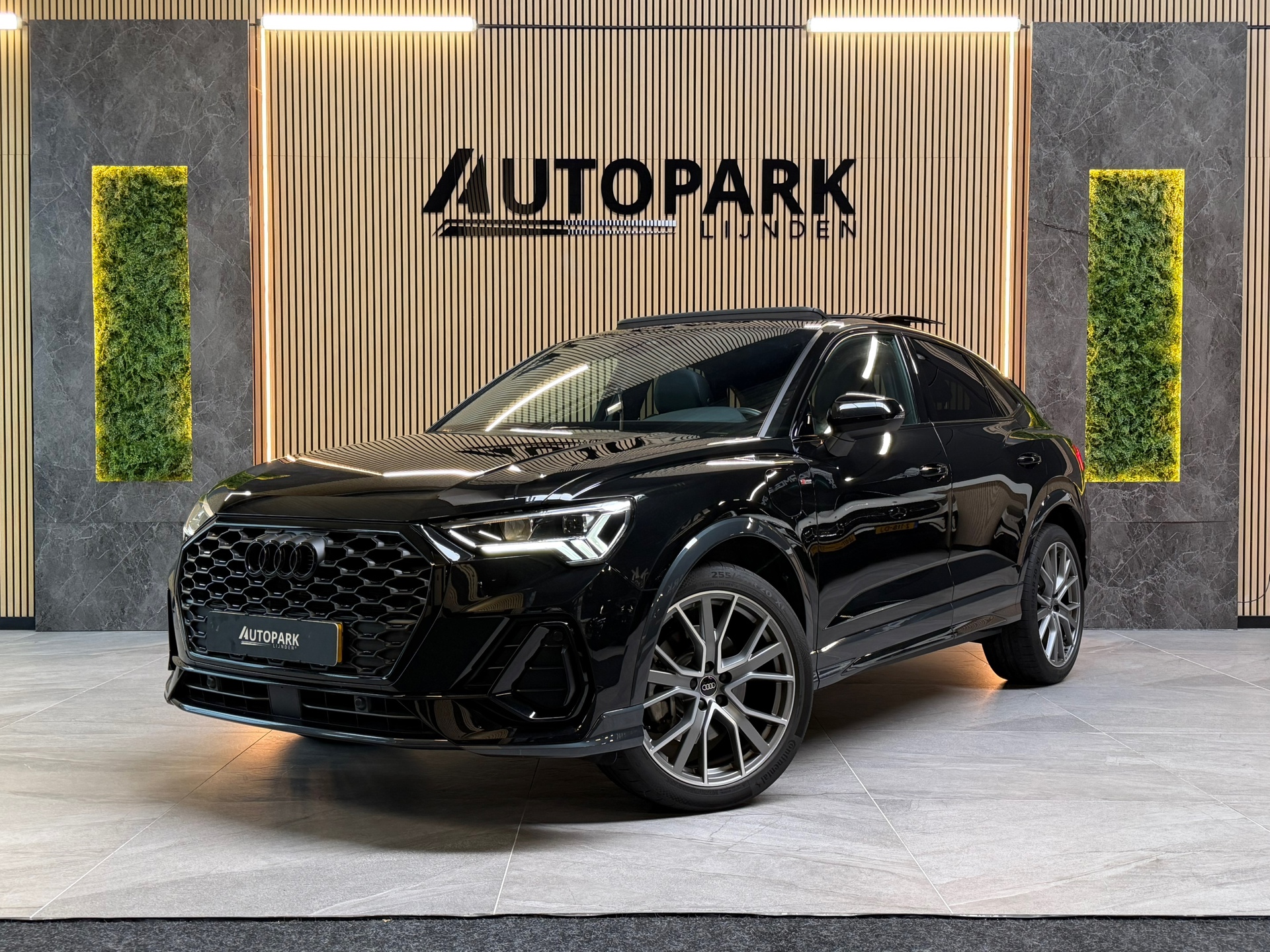 Audi Q3 Sportback E-tron 45 TFSI e  3X S-LINE|BTW|PANO|MATRIXLED|VIRTUAL|SFEERVERLICHTING|20 INCH|DEALER ONDERHOUDEN|NAP|NL AUTO|VOL! 2024 - voorkant