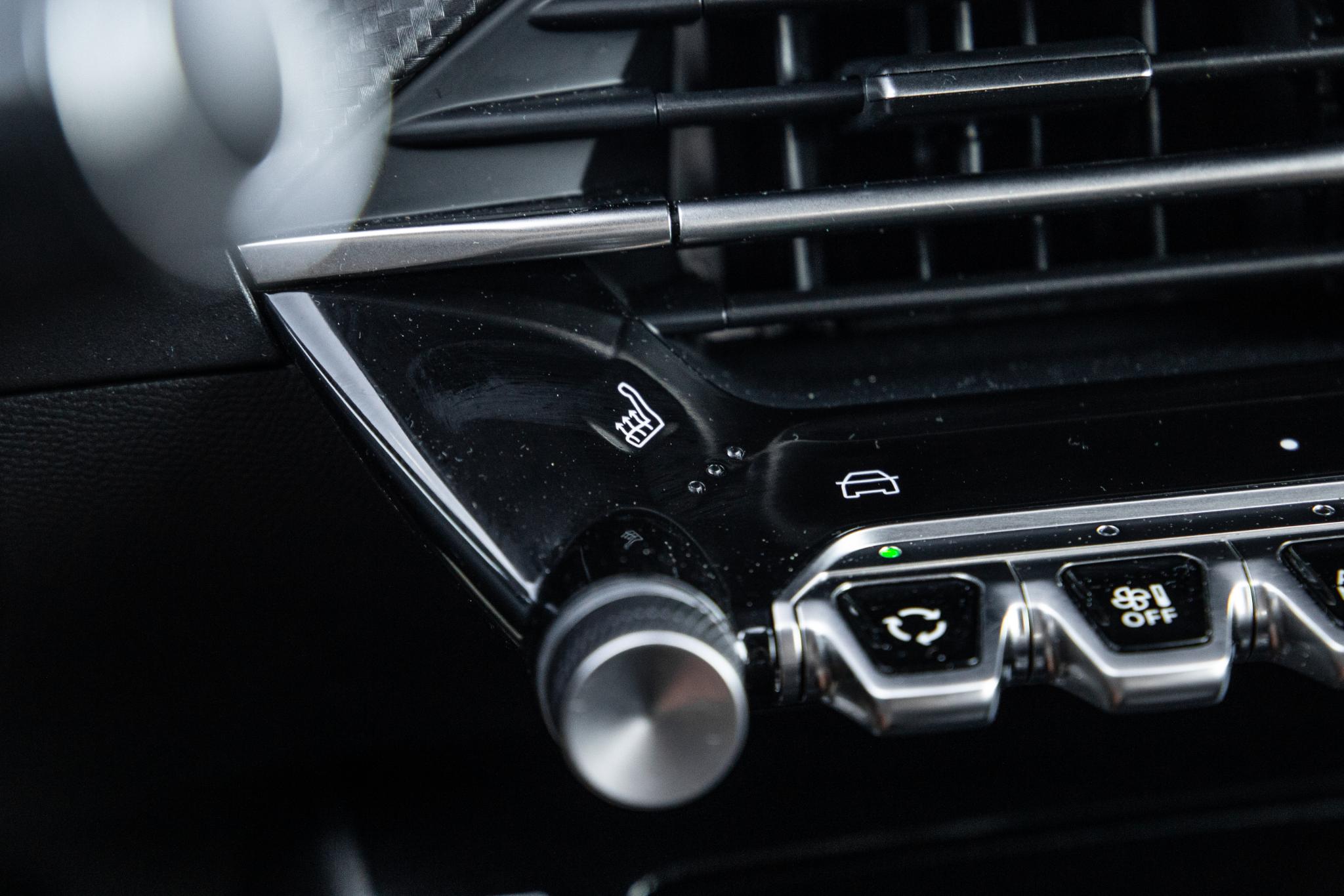 Foto van Peugeot E-2008