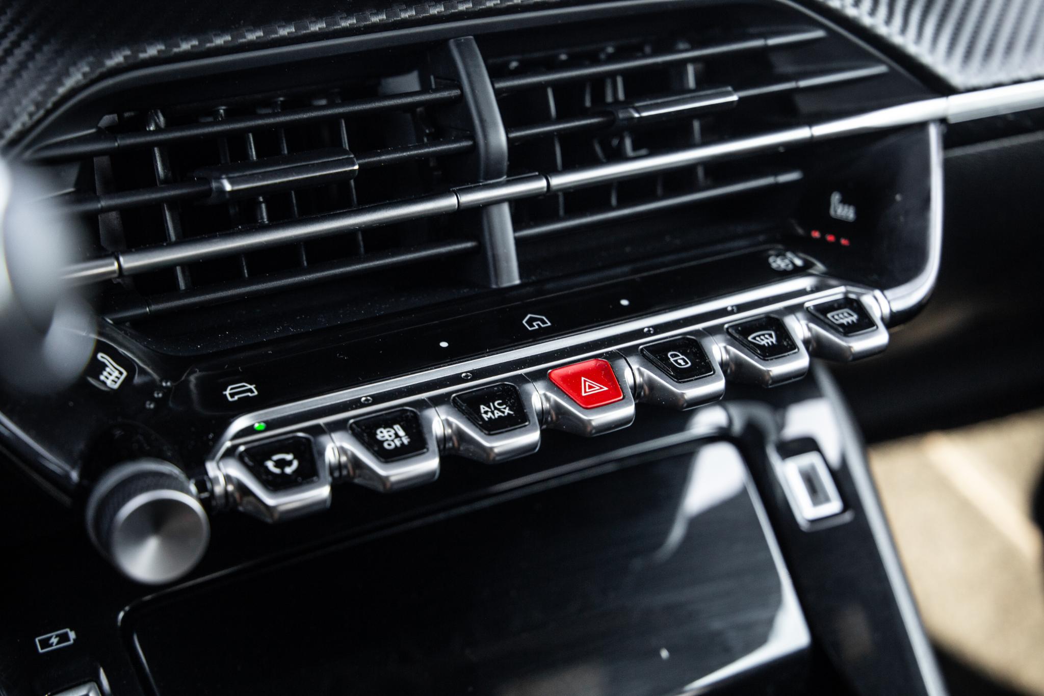 Foto van Peugeot E-2008