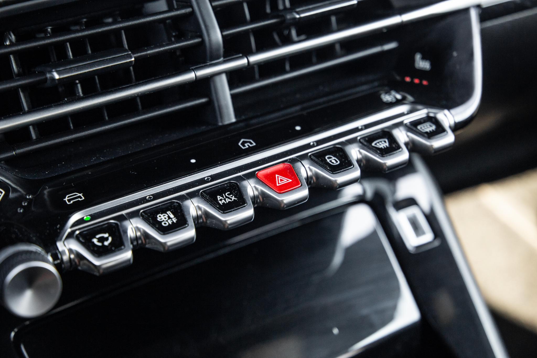 Foto van Peugeot E-2008