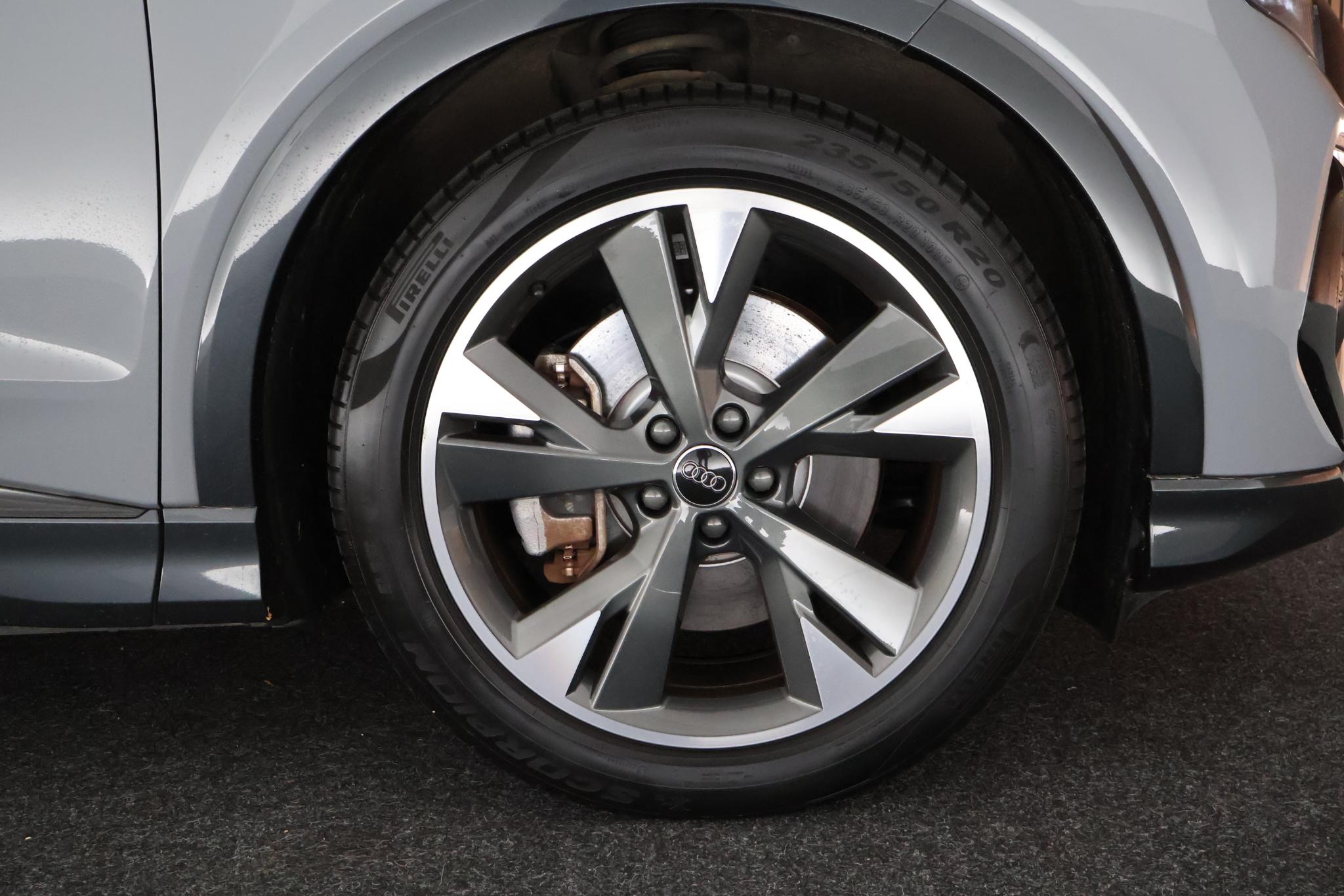 Foto van Audi Q4 50 E-tron