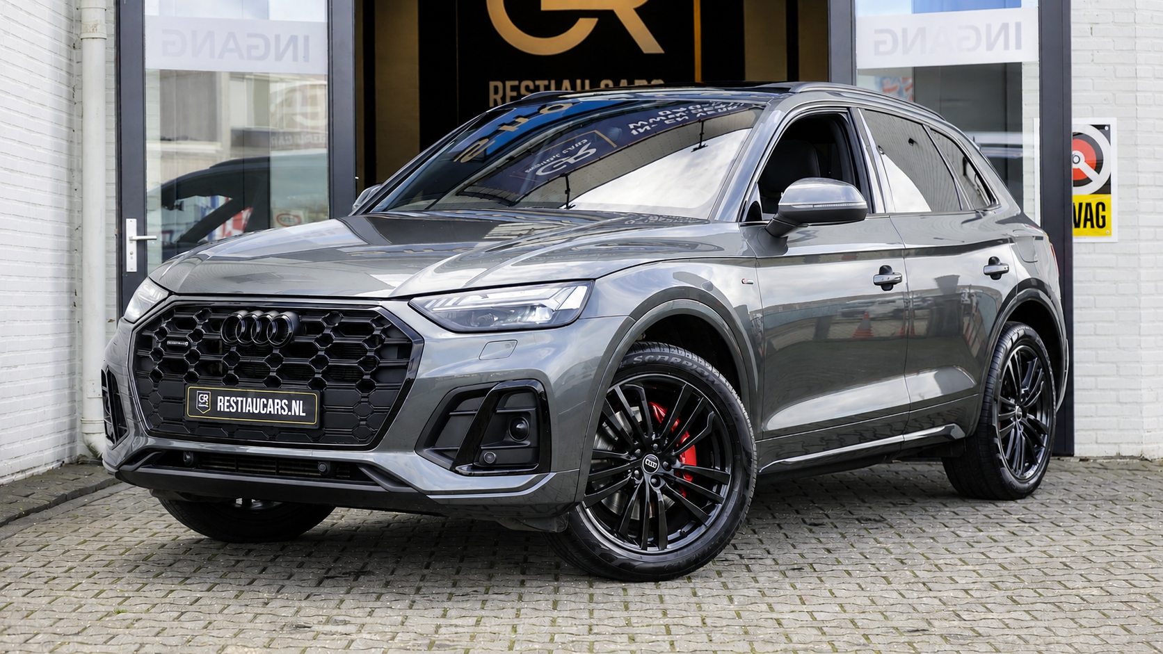 Audi Q5 55 TFSI E 55 TFSIe Quattro 3x S-Line Black Optik ACC-AMBIANCE-CAMERA-CARPLAY-KEYLESS-MATRIX LED-PANORAMA-ZONSVERDUISTERING 2021 - voorkant