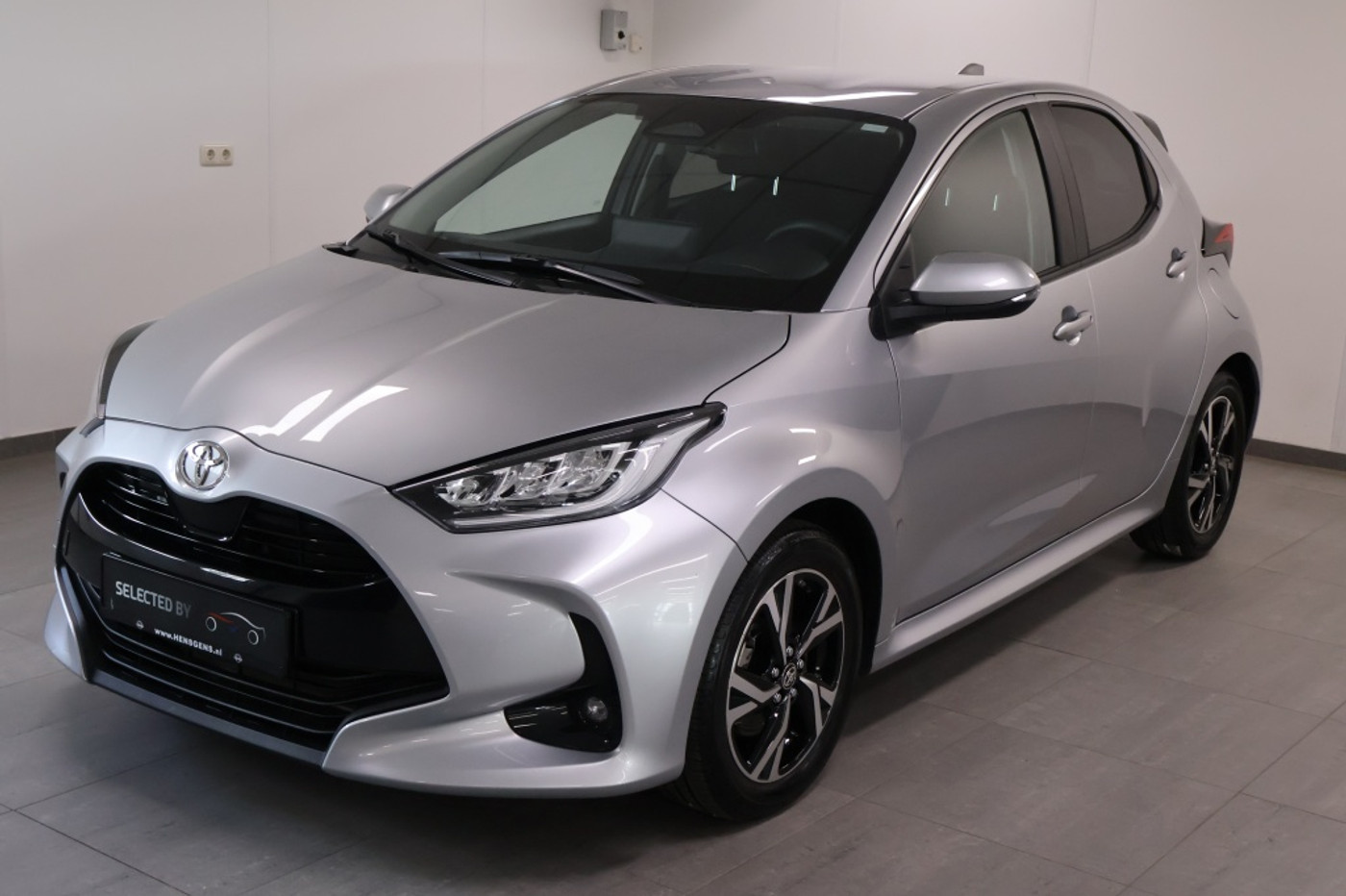 Toyota Toyota Yaris 1.5 Hybride 115 Dynamic | Winterpack 2025 - voorkant
