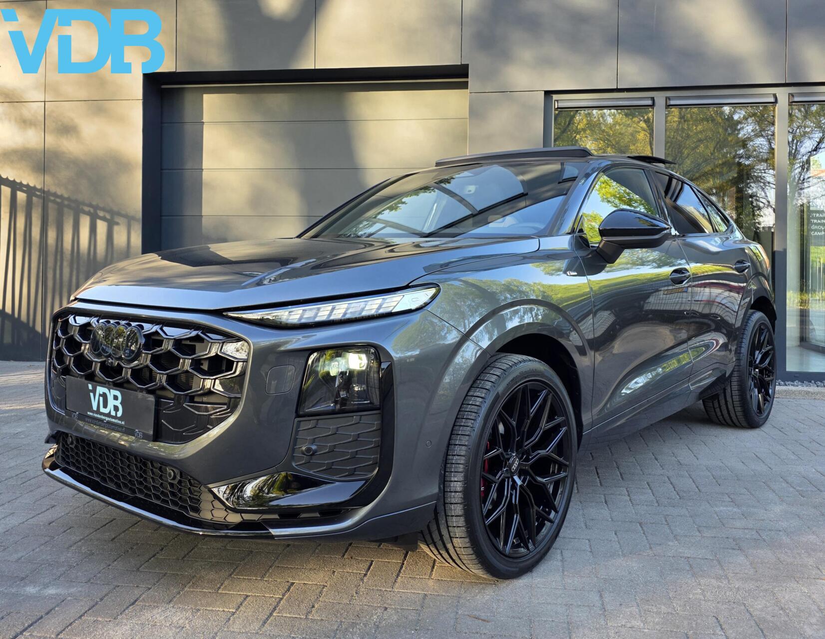Audi Q3 Sportback 35 TFSI S-LINE NIEUWSTE MODEL PANO SFEER 2025 - voorkant