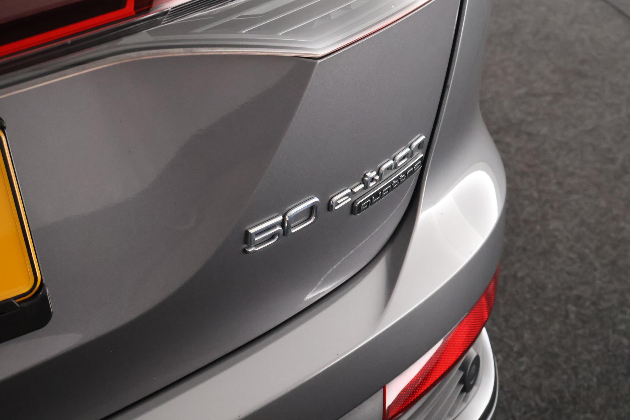 Foto van Audi Q4 Sportback 50 E-tron