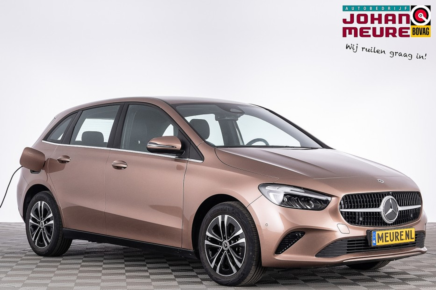 Mercedes-Benz B 250 e Business Solution PHEV Automaat | Rose gold Metallic 2023 - voorkant