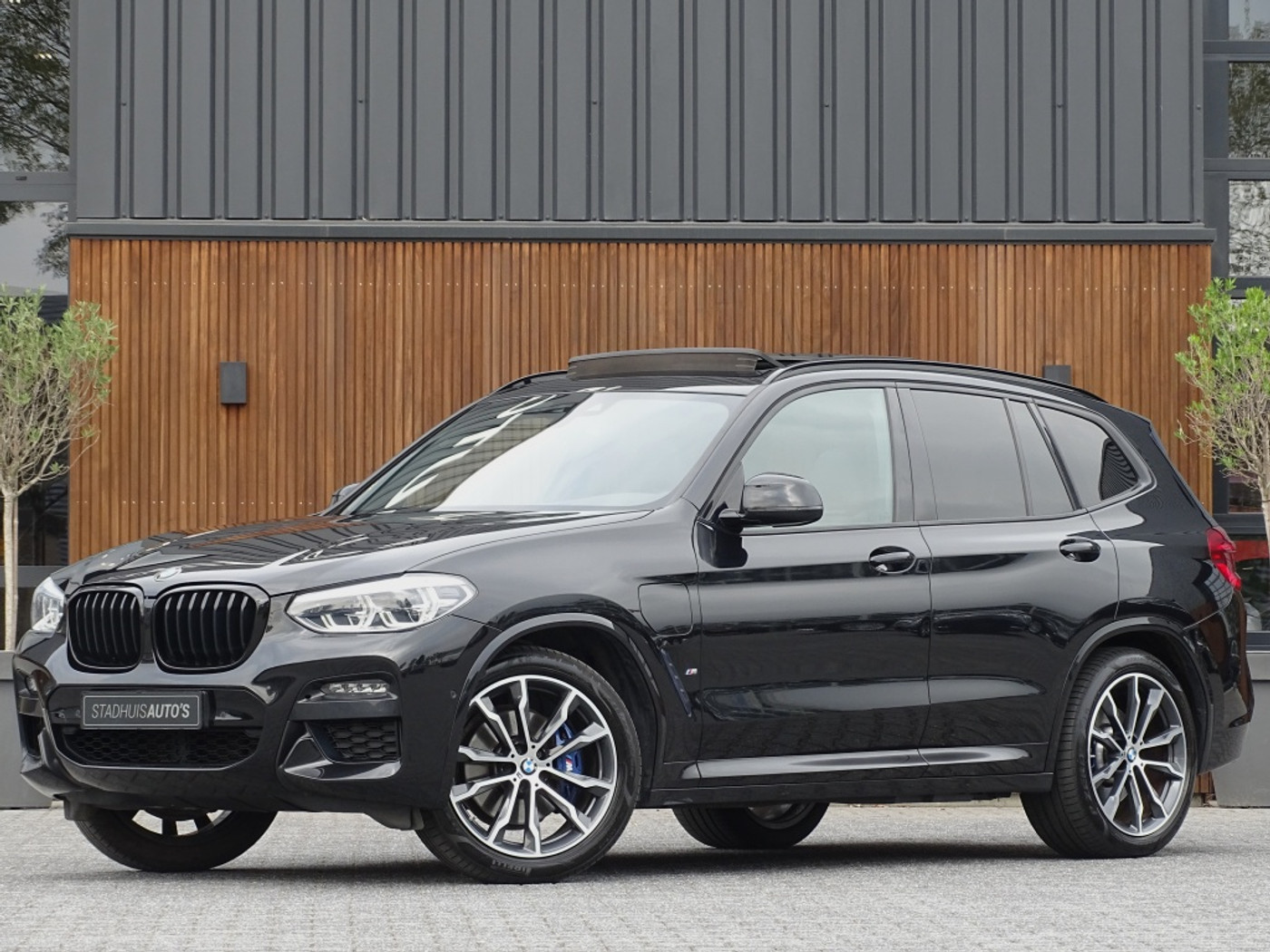 BMW X3 30e 292PK X-Drive M-Sport / pano / head-up / BTW 2020 - voorkant