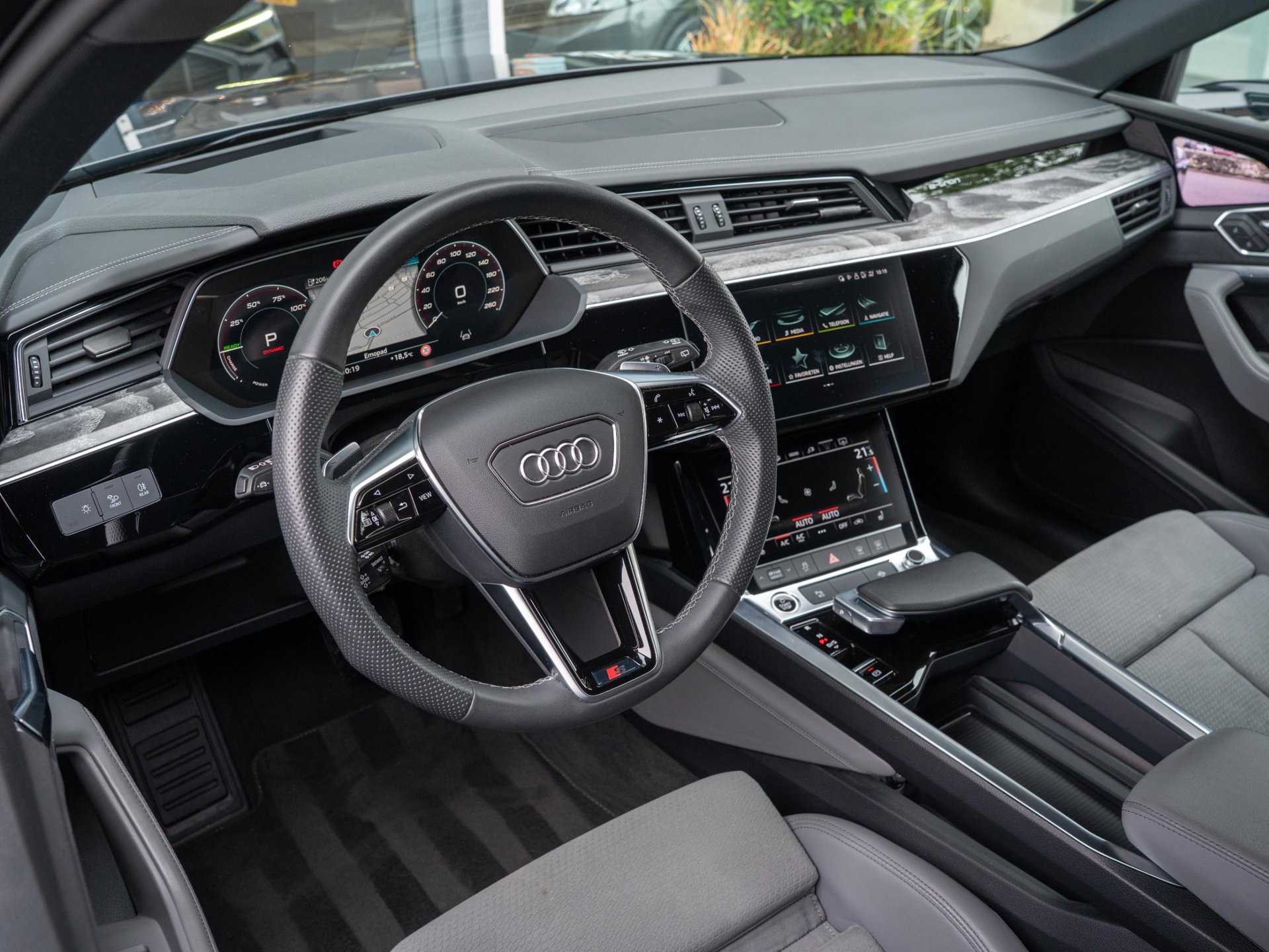 Foto van Audi E-tron