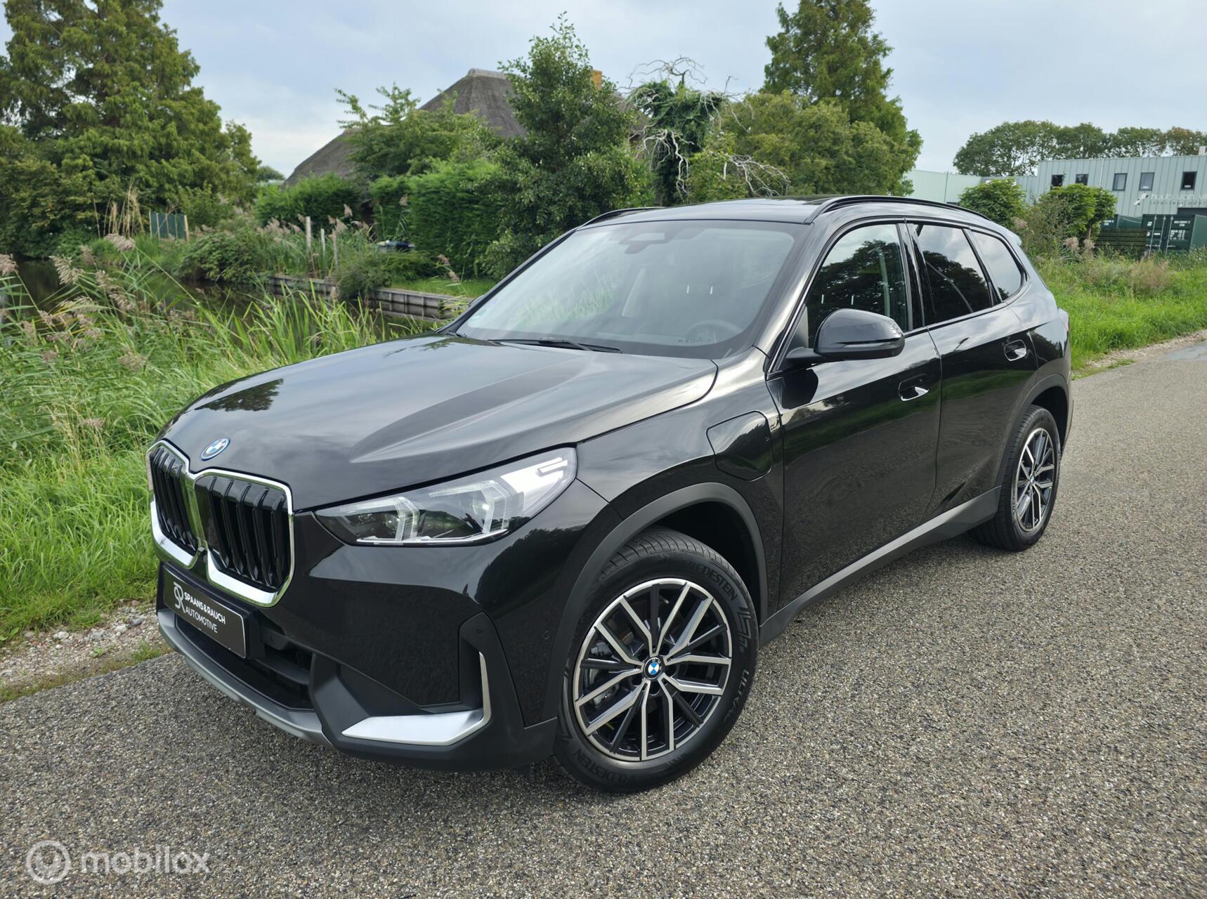BMW X1 xDrive25e / Pano / Leder / HUD / HK Audio / Trekhaak 2025 - voorkant