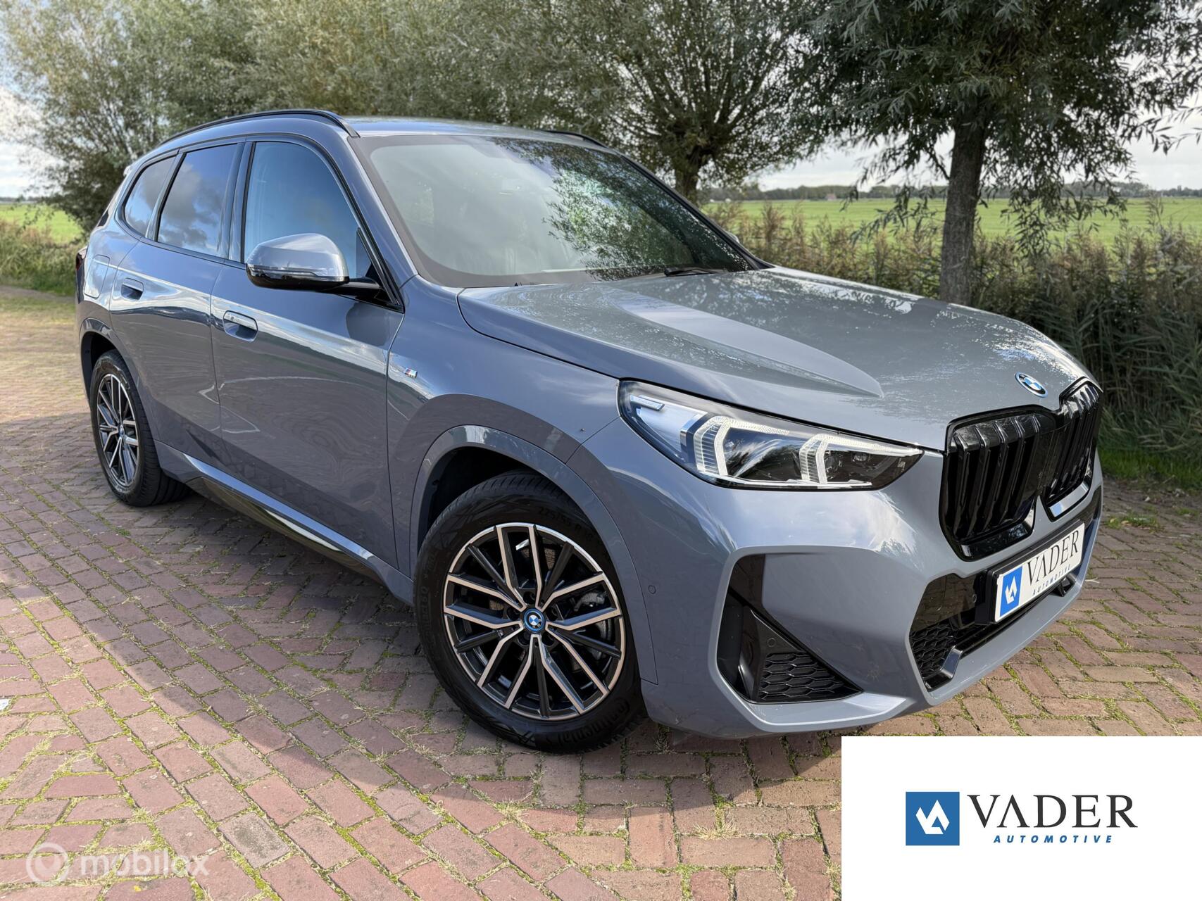 BMW X1 xDrive25e M Sportpakket Leder H&K Trekhaak Memory 2023 - voorkant