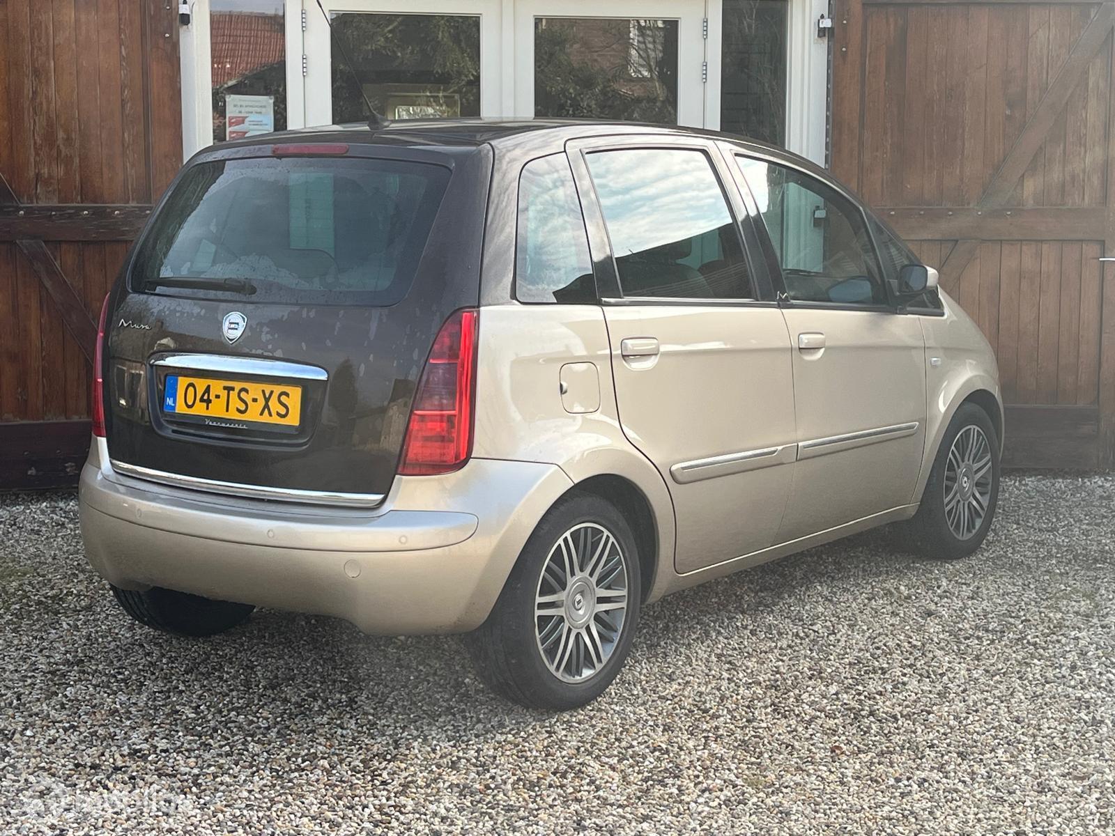 Foto van Lancia Lancia Musa